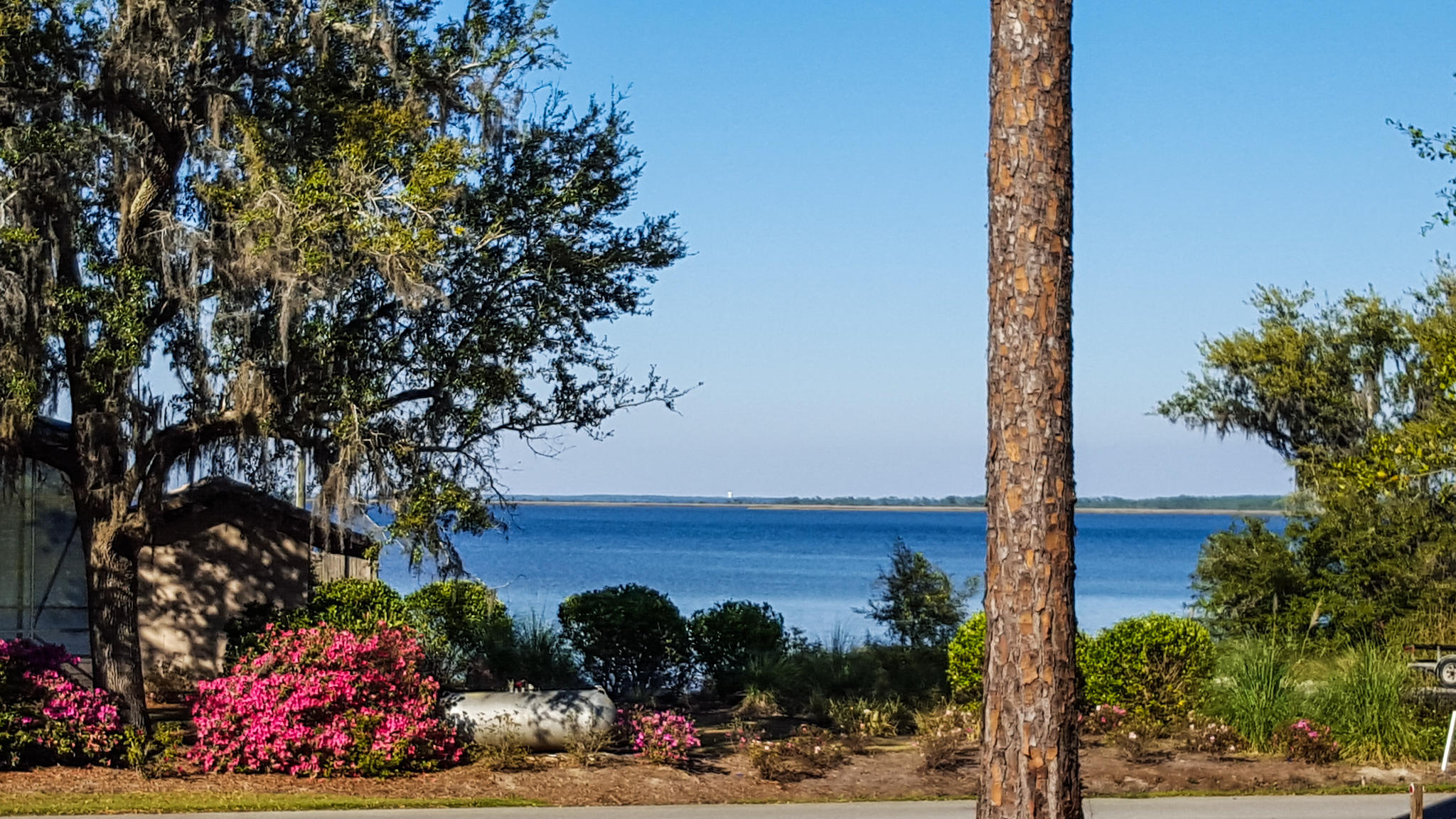 BAY ACCESS!!! Beautiful lot in the great established community of Santa Rosa Beach Estates with no HOA dues. Enjoy bay access for your small boat or paddleboards within 100 ft from your front door at the northern end of East Hewett Drive or use the boat launch at the end of Bay Circle Drive for bigger boats. This is maybe the only lot available that is this close to the water with bay views and water access. Lot is cleared and ready to build on. Temporary culvert in place as well. No build out times! No wetlands as per Walton County GIS maps. No tap fees have been paid. AE 7 flood zone. Normal county building setbacks.