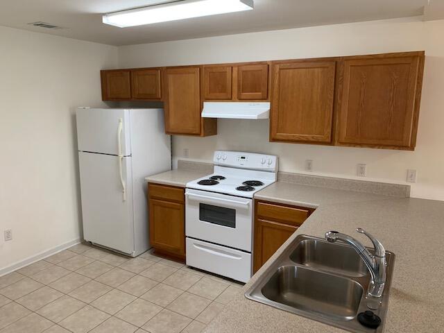PORT DIXIE - Residential Lease