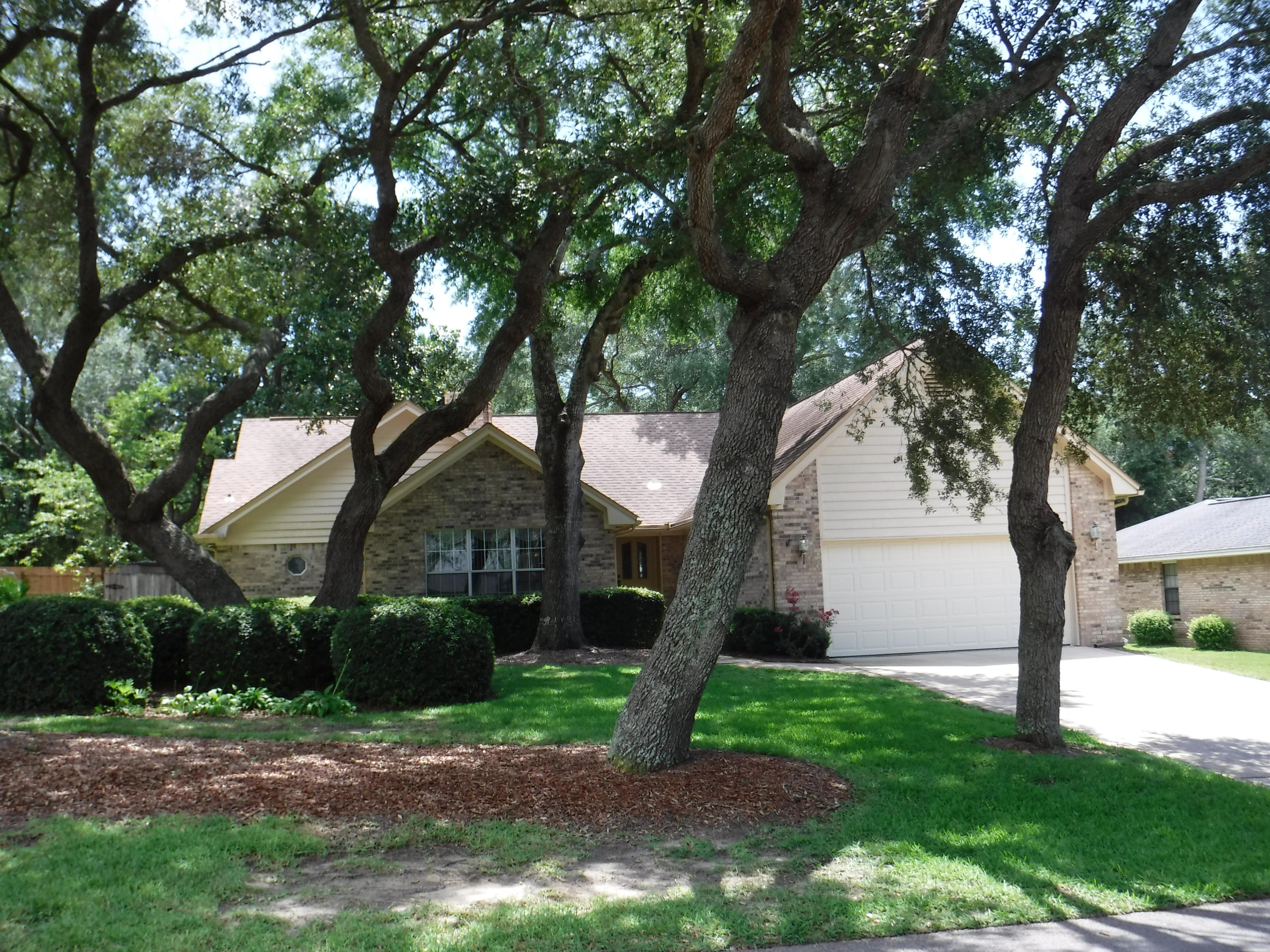 Great neighborhood in Bluewater Bay! Don't miss your opportunity to own in this vibrant and active community for under $300,000! Enjoy walking and biking to nearby restaurants and shopping. Easy access to Destin Beaches! Freshly painted and ready to move in! Split Bedroom Floor Plan. Great sized Eat in kitchen with breakfast area overlooks fenced in backyard with plenty of room for swimming pool. Formal Dining room or office space whatever your preference. Living room features wet bar and stone hearth fireplace to cozy up on winter nights. Generous sized additional bedrooms. One Year Buyer's Home Warranty provided!! Going..Going..Gone.....