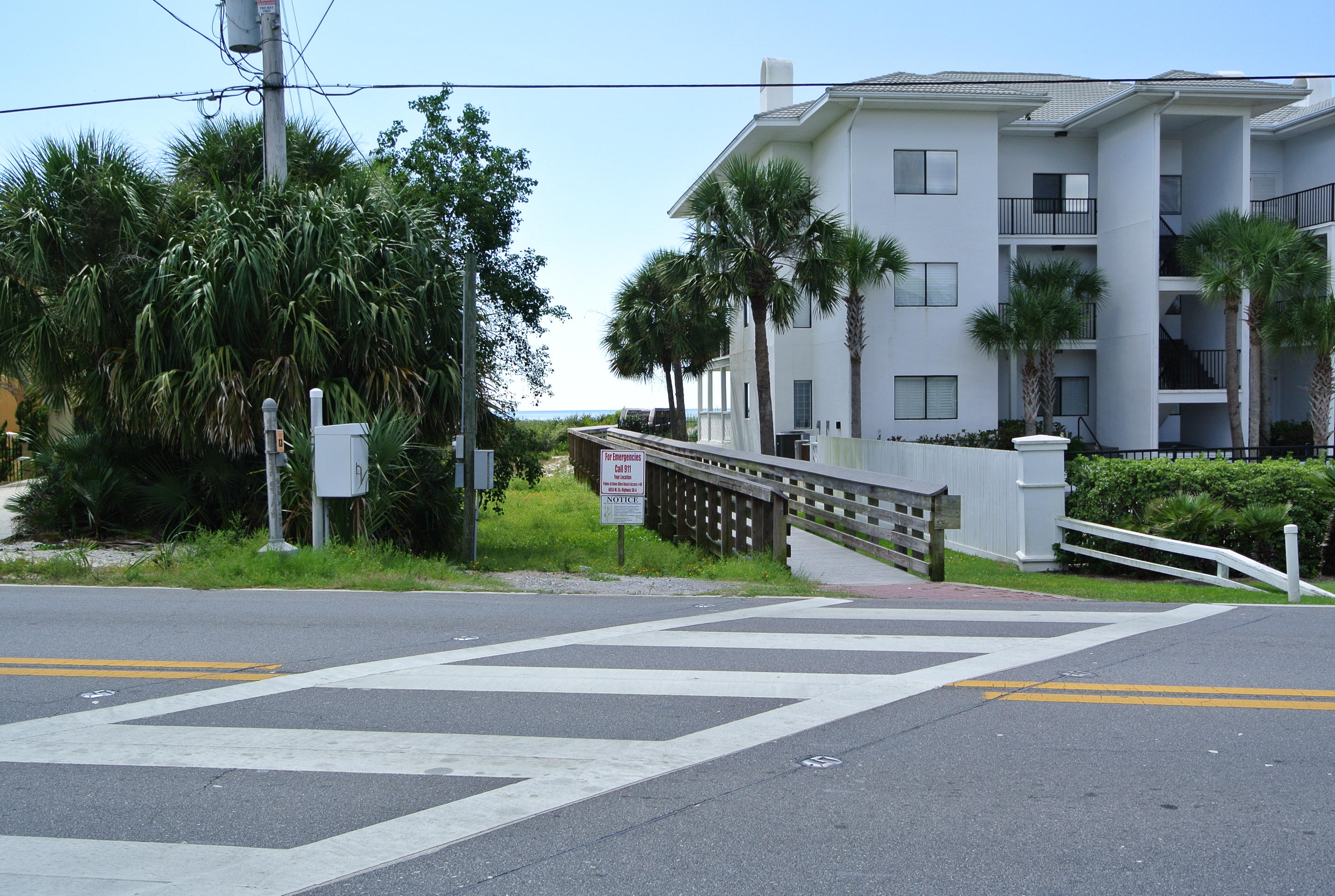 COUNTRY CLUB ESTATES - Land