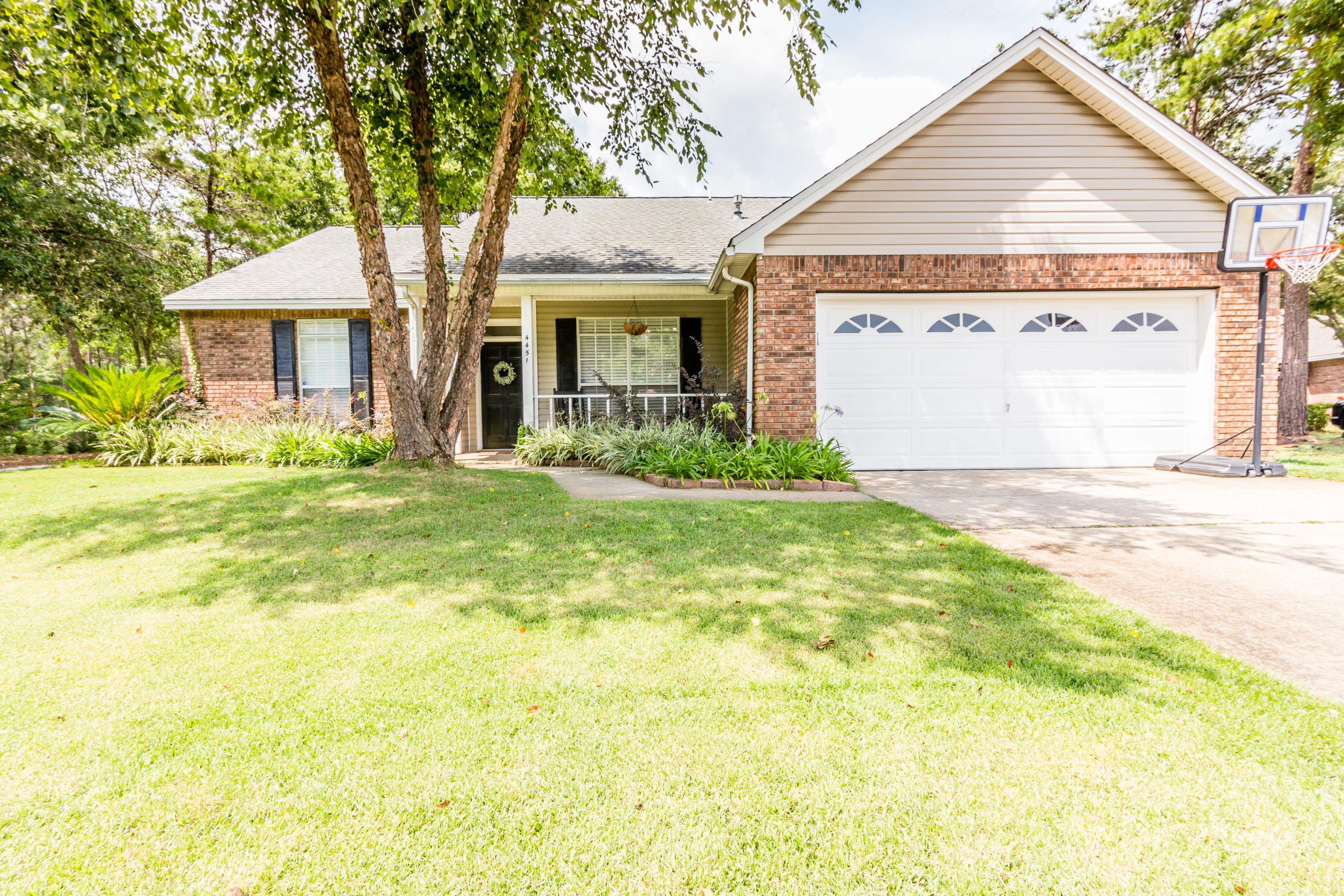 Available 1 Sept 2019 -This exquisite Blue Water Bay home features 3 bedrooms and 2 full baths. The eat in kitchen has recently been updated with new appliances and granite counter tops. The home has also been updated wit luxury vinyl plank flooring for low maintenance. Enjoy the screened in porch over looking the large fenced yard. Easy commute to Eglin AFB and 7SFG.