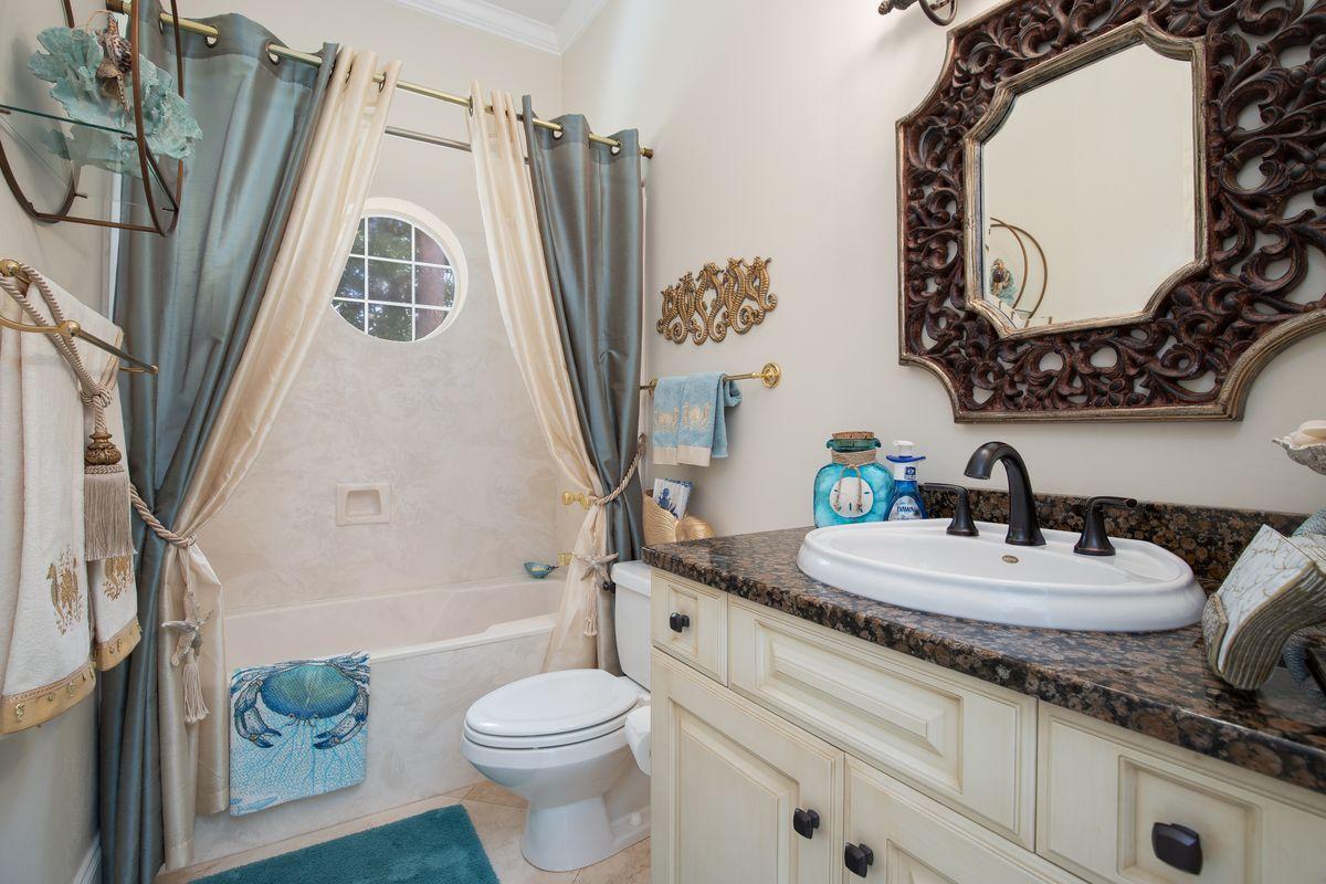 BAYTOWNE AVE EAST - Residential