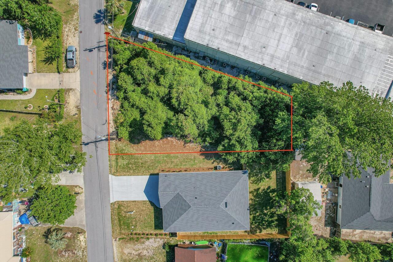 NO RECORDED SUBDIVISION - Land