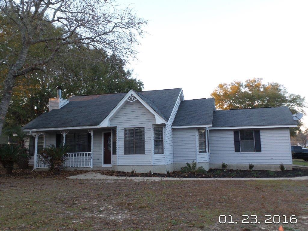 Available 11/22/2019....Cute Florida cottage style home features 3/2 floor plan with Florida room. 1 car garage with additional parking space. Wood laminate flooring, large kitchen, spacious bedrooms and bathrooms. Large level corner lot with plenty of room. No inside smoking. Pets will be allowed with a $400 non-refundable pet fee and owner approval.