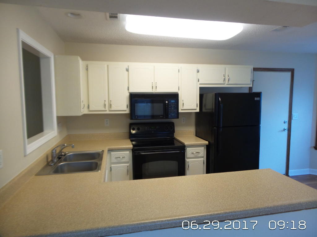 SHOAL TERRACE ESTATES - Residential Lease