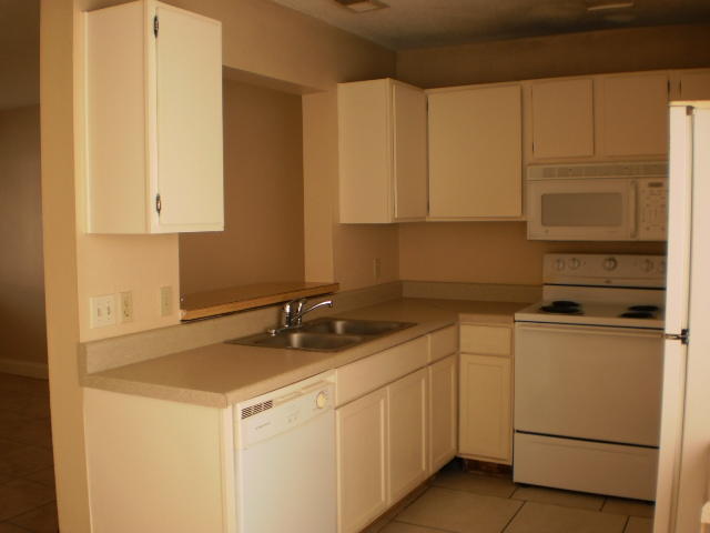 INDIAN HILLS - Residential Lease