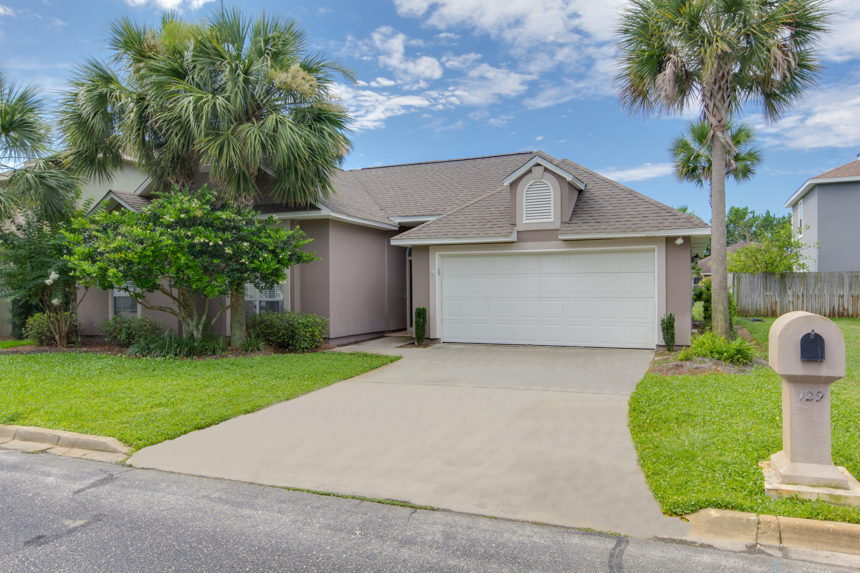 Well kept contemporary home with spacious, open floor plan, plenty of windows, travertine & LVP flooring throughout, trayed/vaulted ceilings w/ceiling fans. Master bedroom w/walk-in closets, en suite bath with Whirlpool garden tub & separate shower and double vanities. Conveniently located blocks from public park & boat launch, Outlet mall shopping, beaches, and fine restaurants. A/C replaced in 2011. New water heater in 2020.