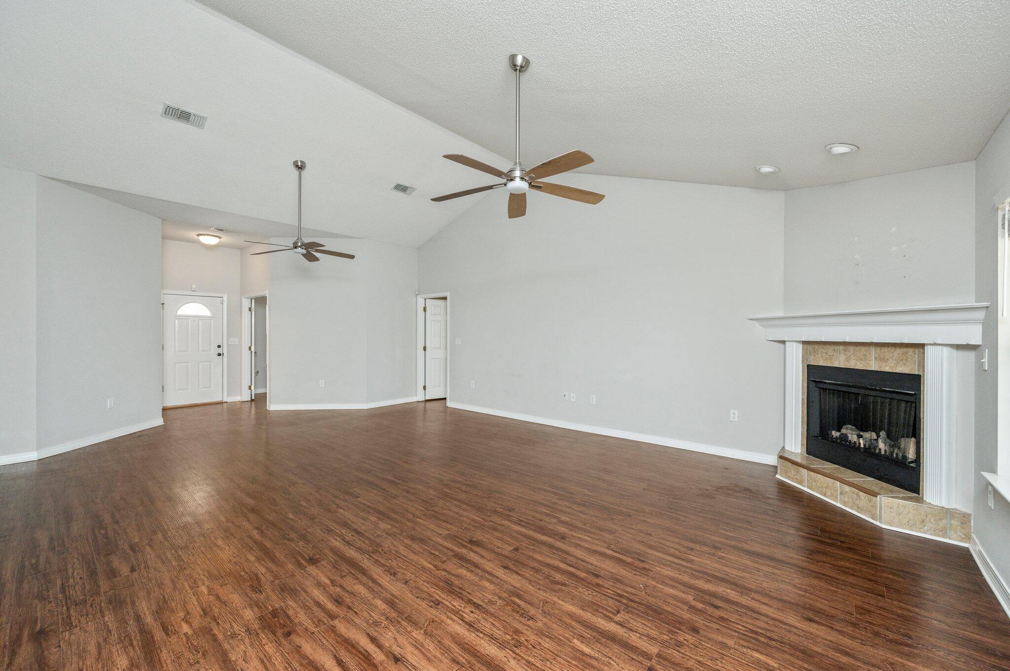 HIDDEN SPRINGS - Residential Lease