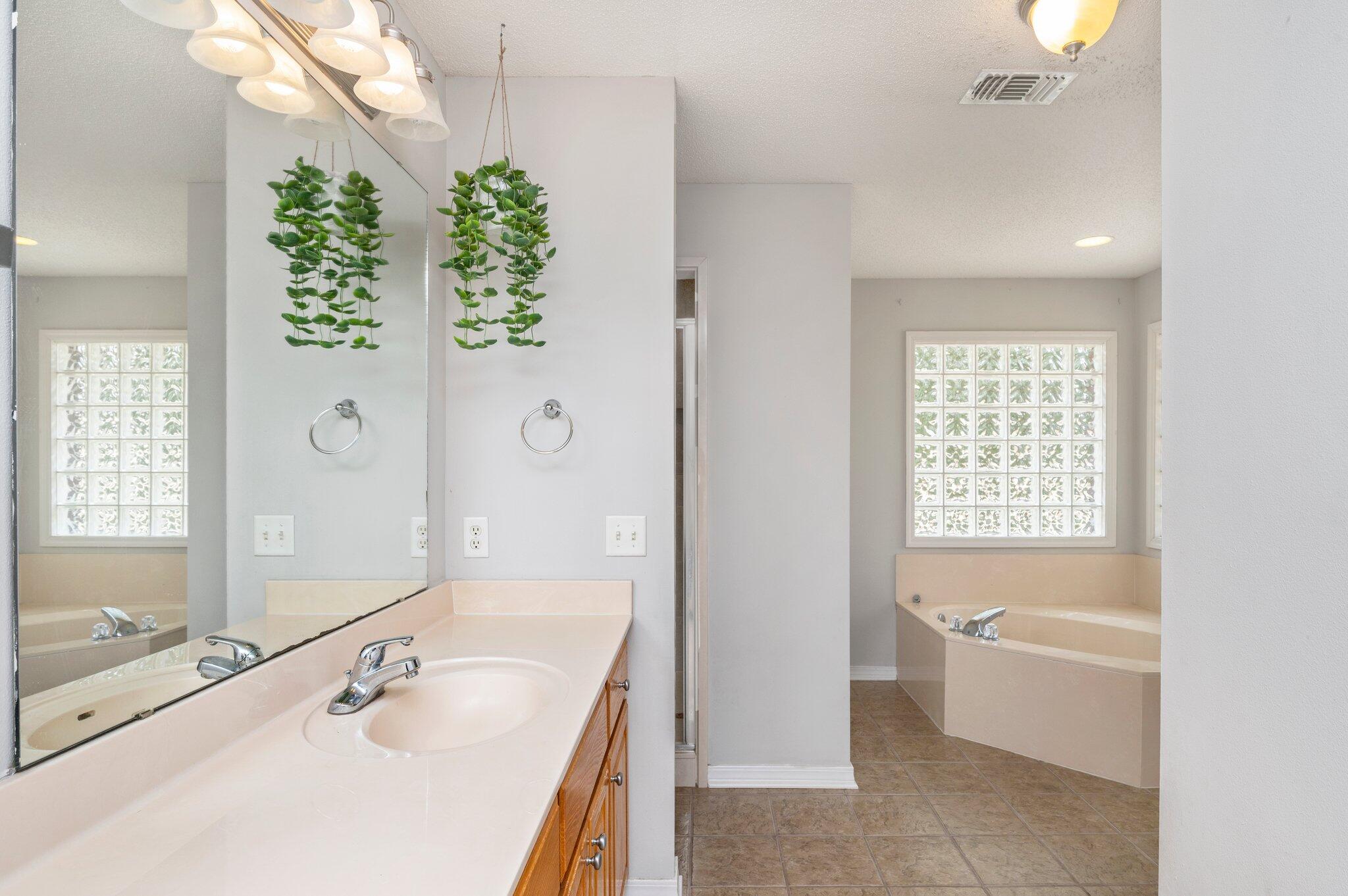 HIDDEN SPRINGS - Residential Lease