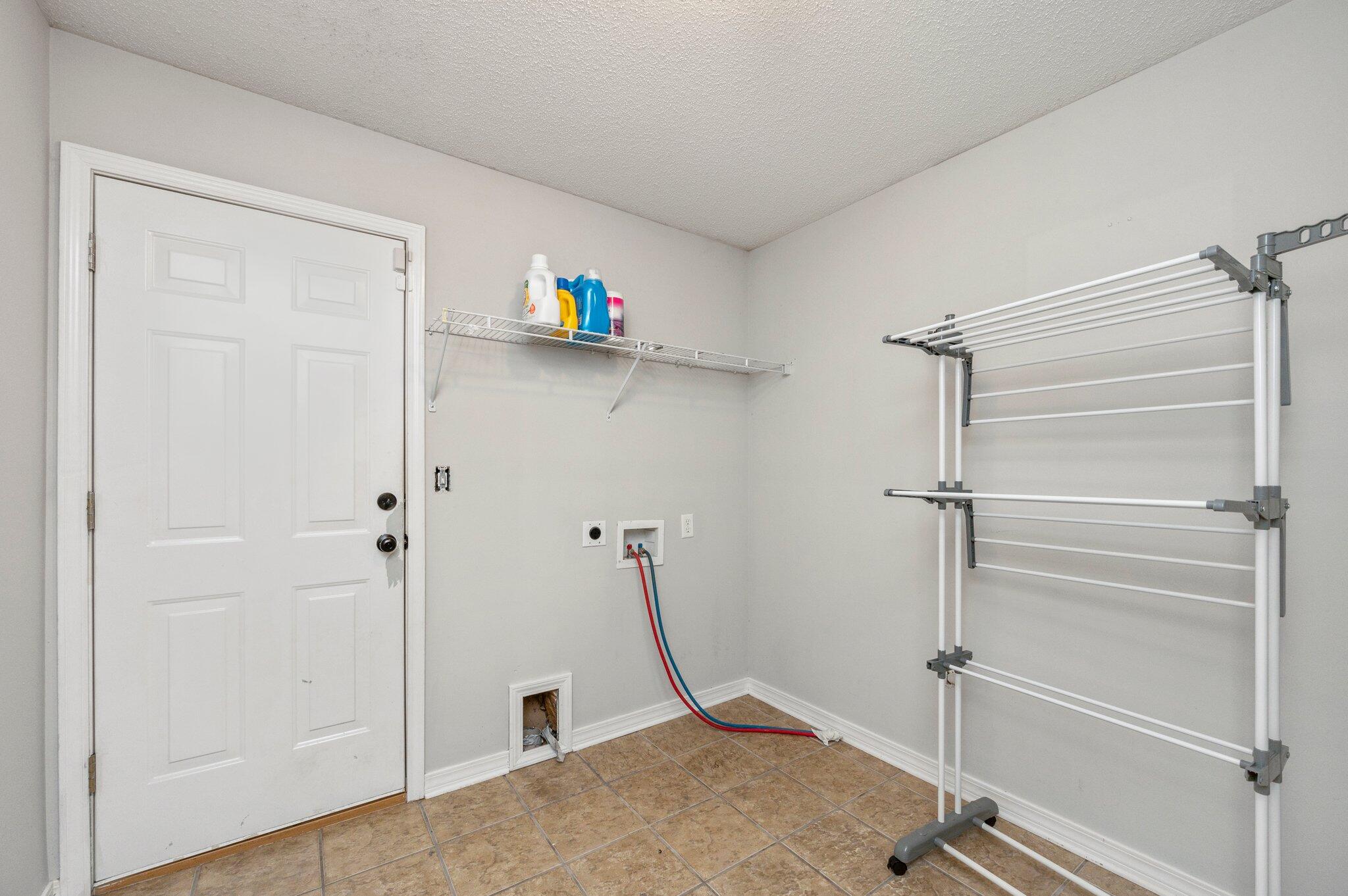 HIDDEN SPRINGS - Residential Lease