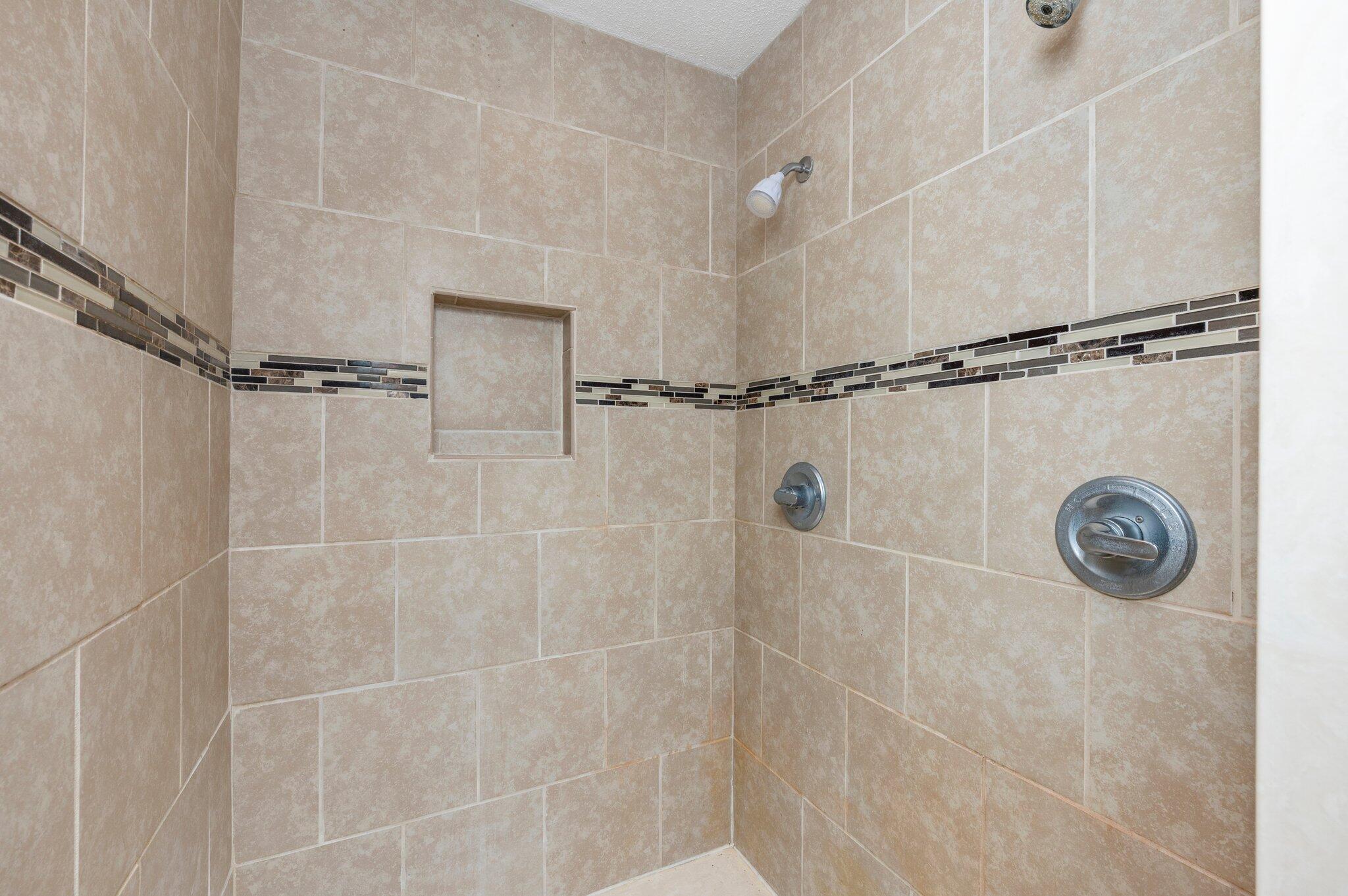 HIDDEN SPRINGS - Residential Lease