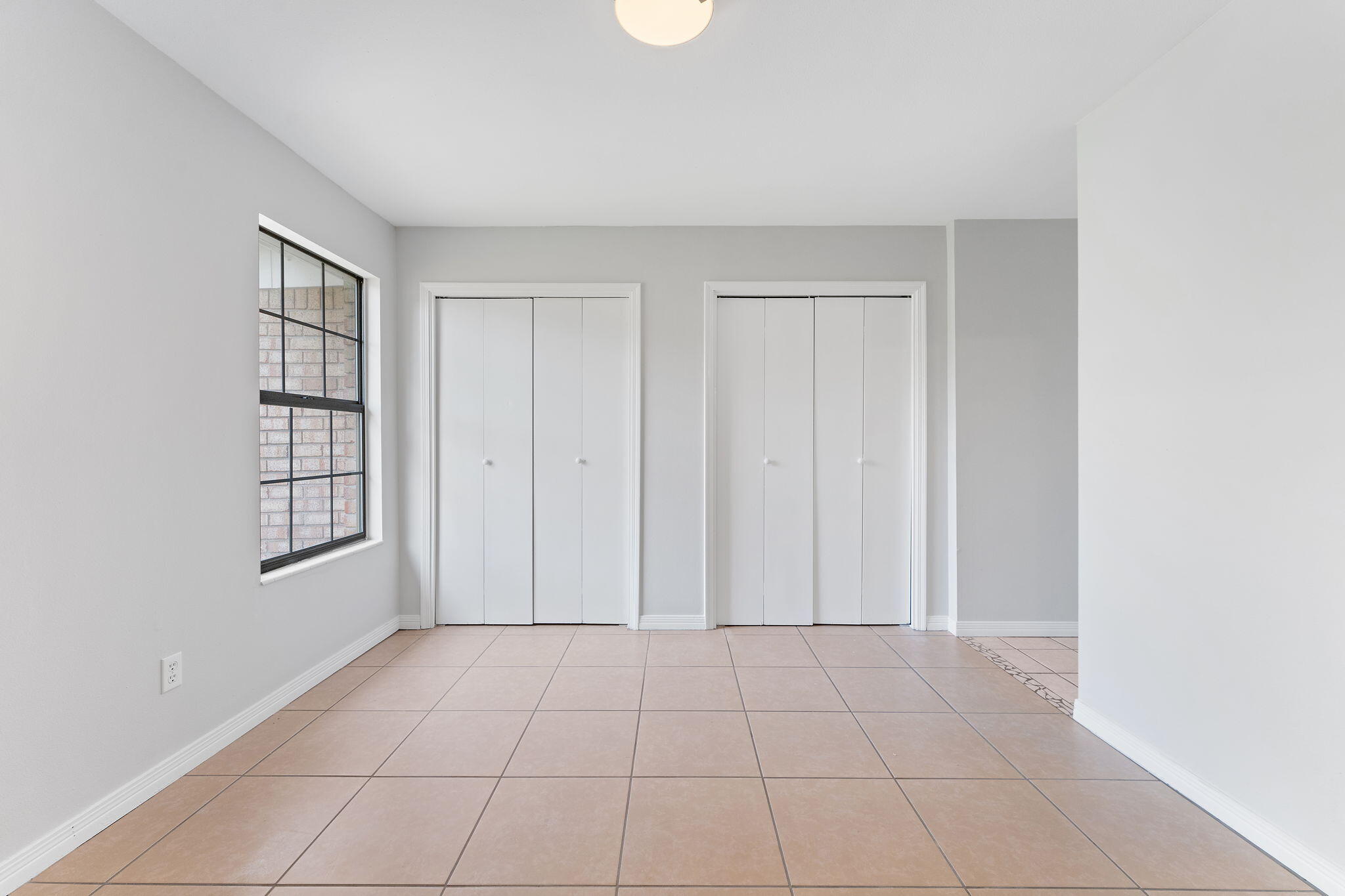 VILLA EAST - Residential