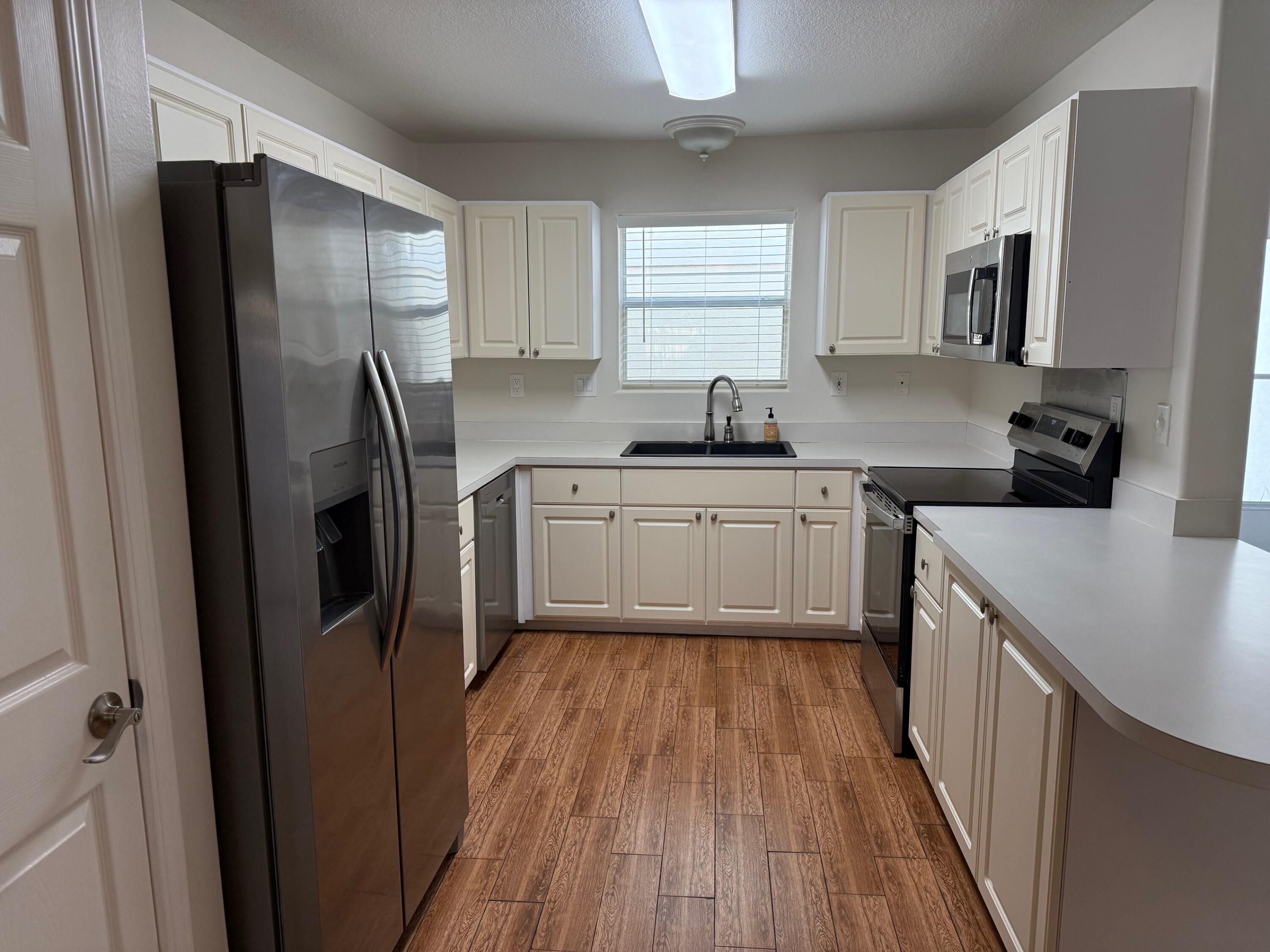 PELICAN PLACE T/H EAST - Residential Lease