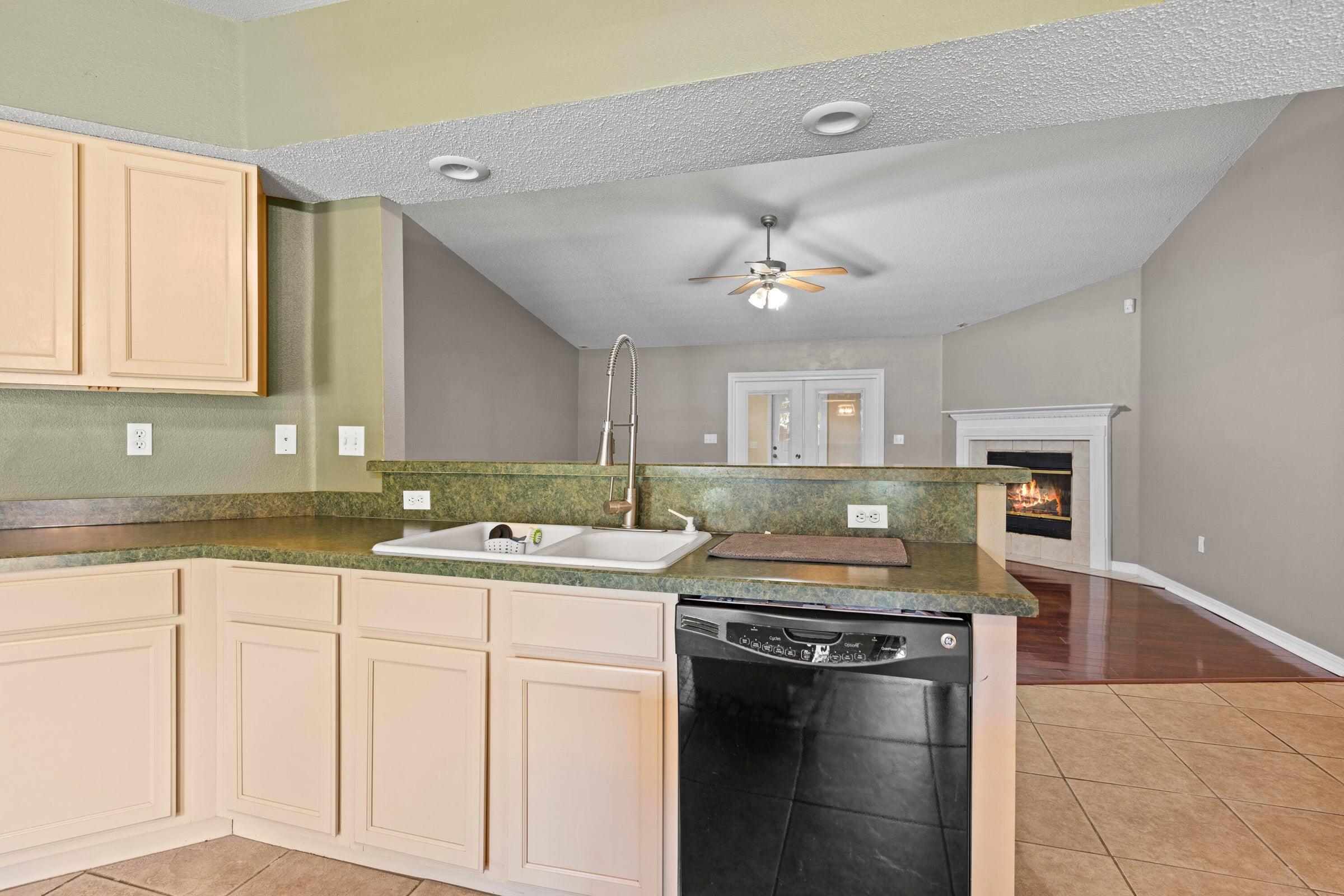 COUNTRYWOOD EST - Residential