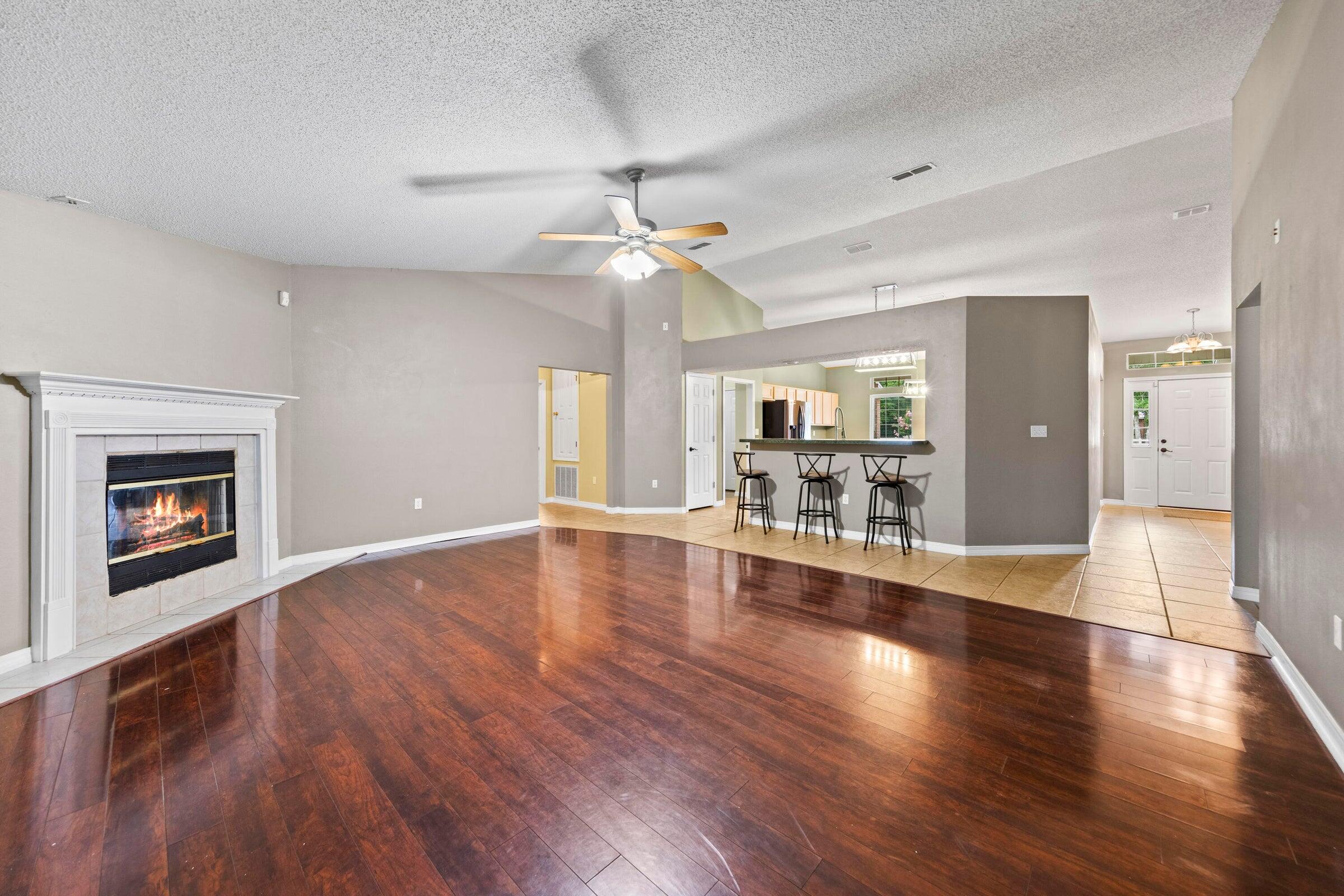 COUNTRYWOOD EST - Residential