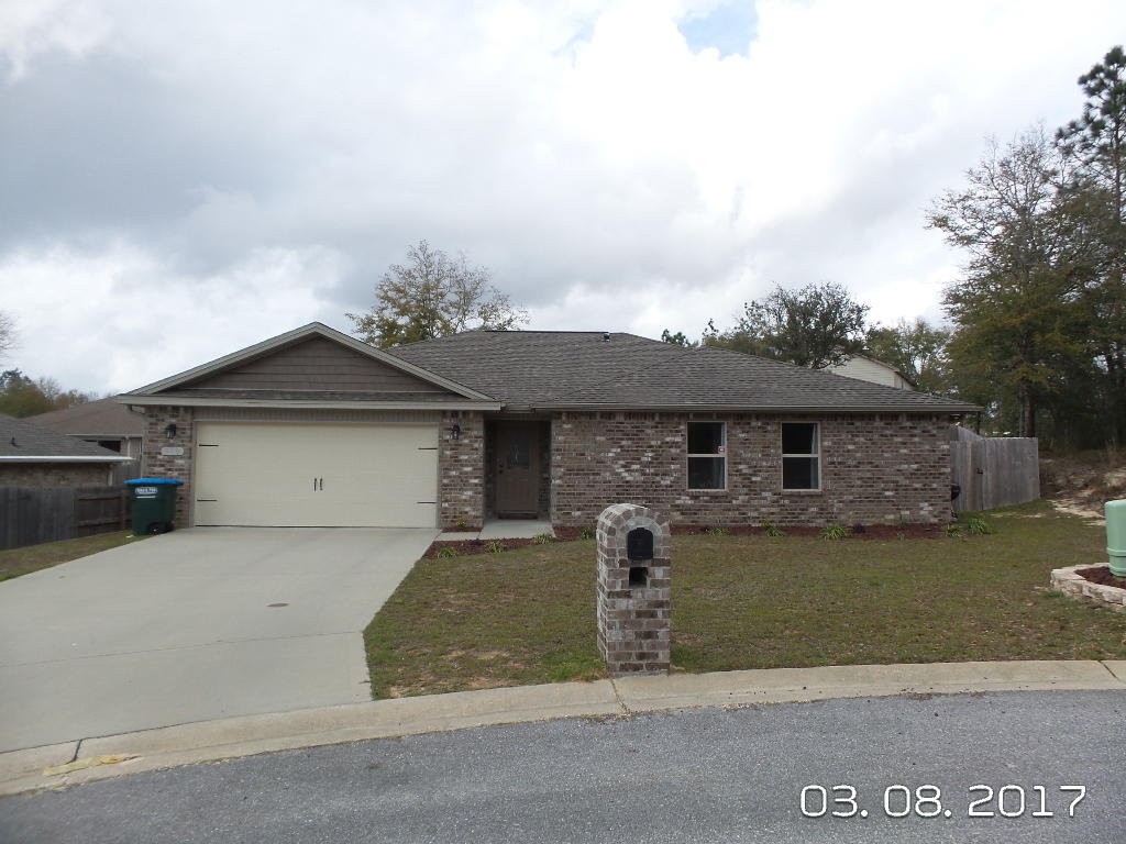 Available 5/8...Great 4/2 floor plan in Trailwood Estates. Centrally located and close to shopping, and schools. Open concept living with carpet and ceramic tile. Kitchen is large and has plenty of counter and cabinet space. Stainless appliance package, breakfast bar, ceramic tile and eat in kitchen dining area. Nice foyer opens to a spacious living room that can accommodate a sectional. Neutral paint and carpet in the bedrooms. Level lot, 2 car garage, yard building, open back patio for entertaining and mature rock flower beds. This home is located on a cul de sac and pet friendly with owner approval. $400 non-refundable pet fee. No inside smoking.