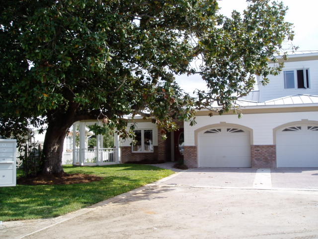 Beautiful updated one story townhome has tile floors throughout and carpeting in bedrooms, marble bath, separate shower and tub, silestone counterops, 9 foot ceilings, built-in microwaves, stainless steel appliances. Common area maintenance included in rent. Cats only allowed with a non-refundable pet fee.