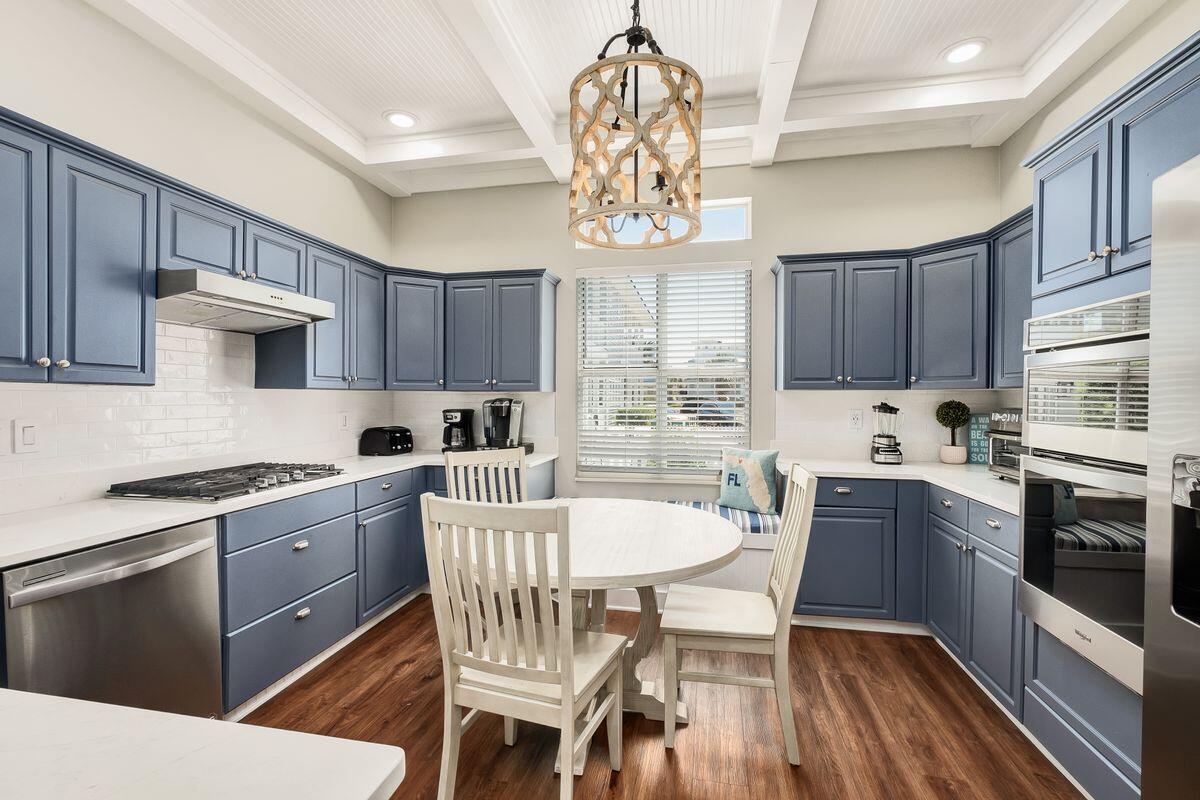 CRYSTAL SHORES - Residential
