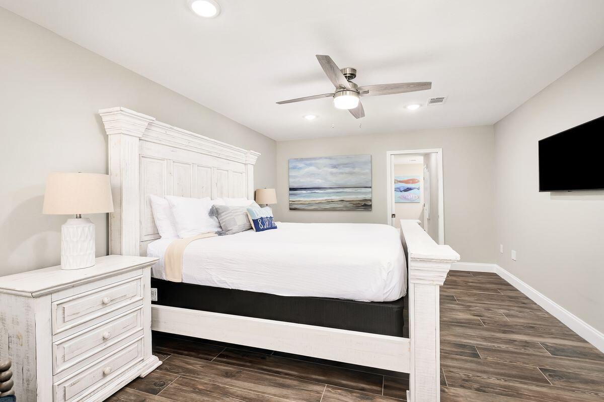 CRYSTAL SHORES - Residential