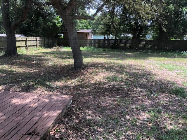 This home is an easy commute to Eglin & Hurlburt AFB, shopping, and beaches.
Cozy and well maintained home - tastefully updated - large privacy fenced backyard.
