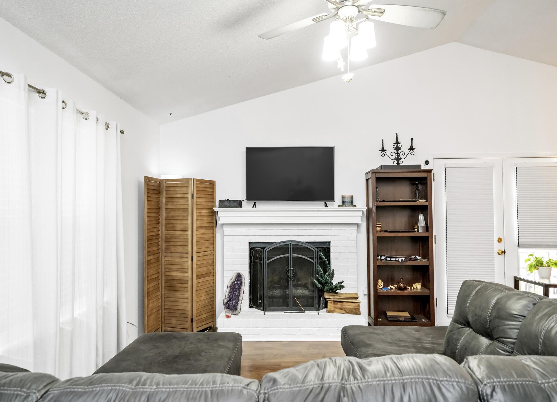 INDIAN OAKS - Residential Lease