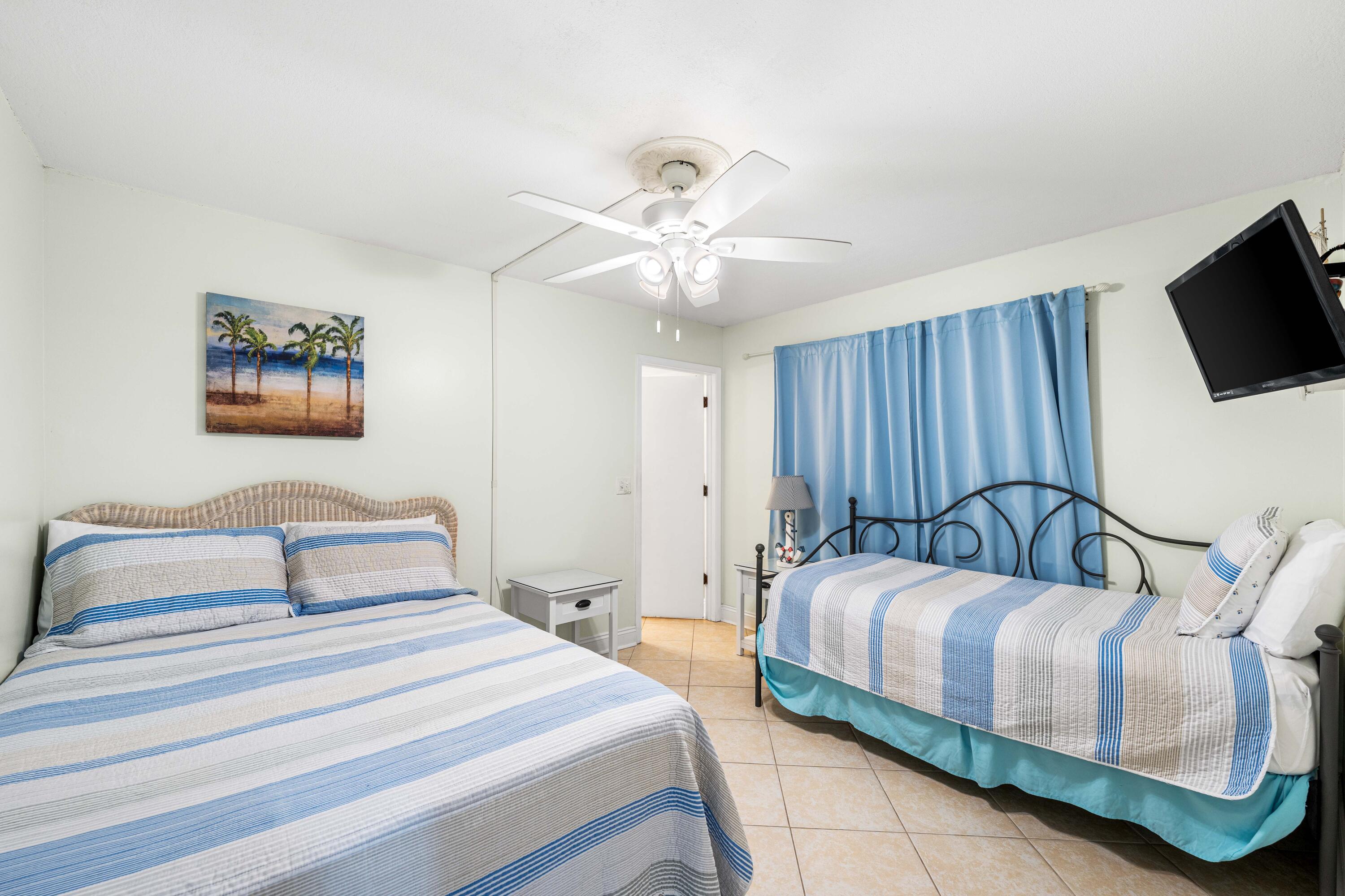 EMERALD SURF CONDO - Residential