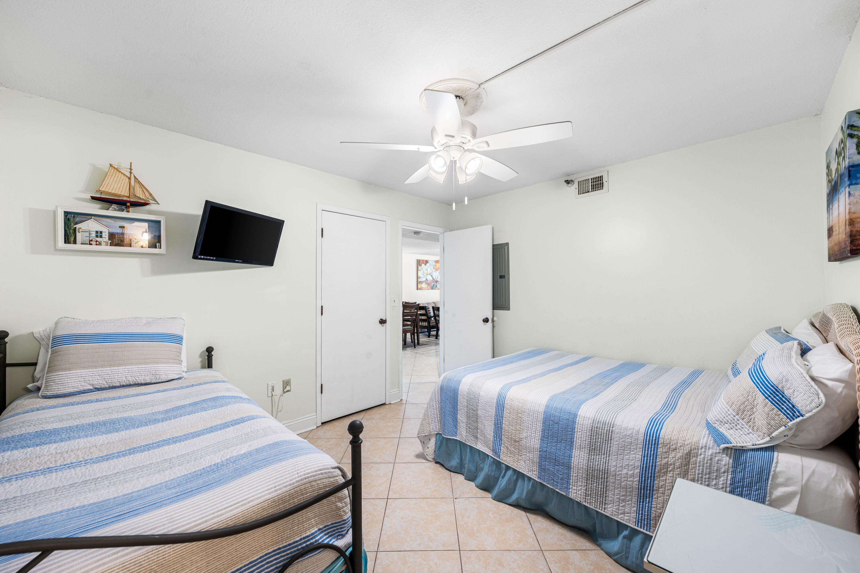 EMERALD SURF CONDO - Residential