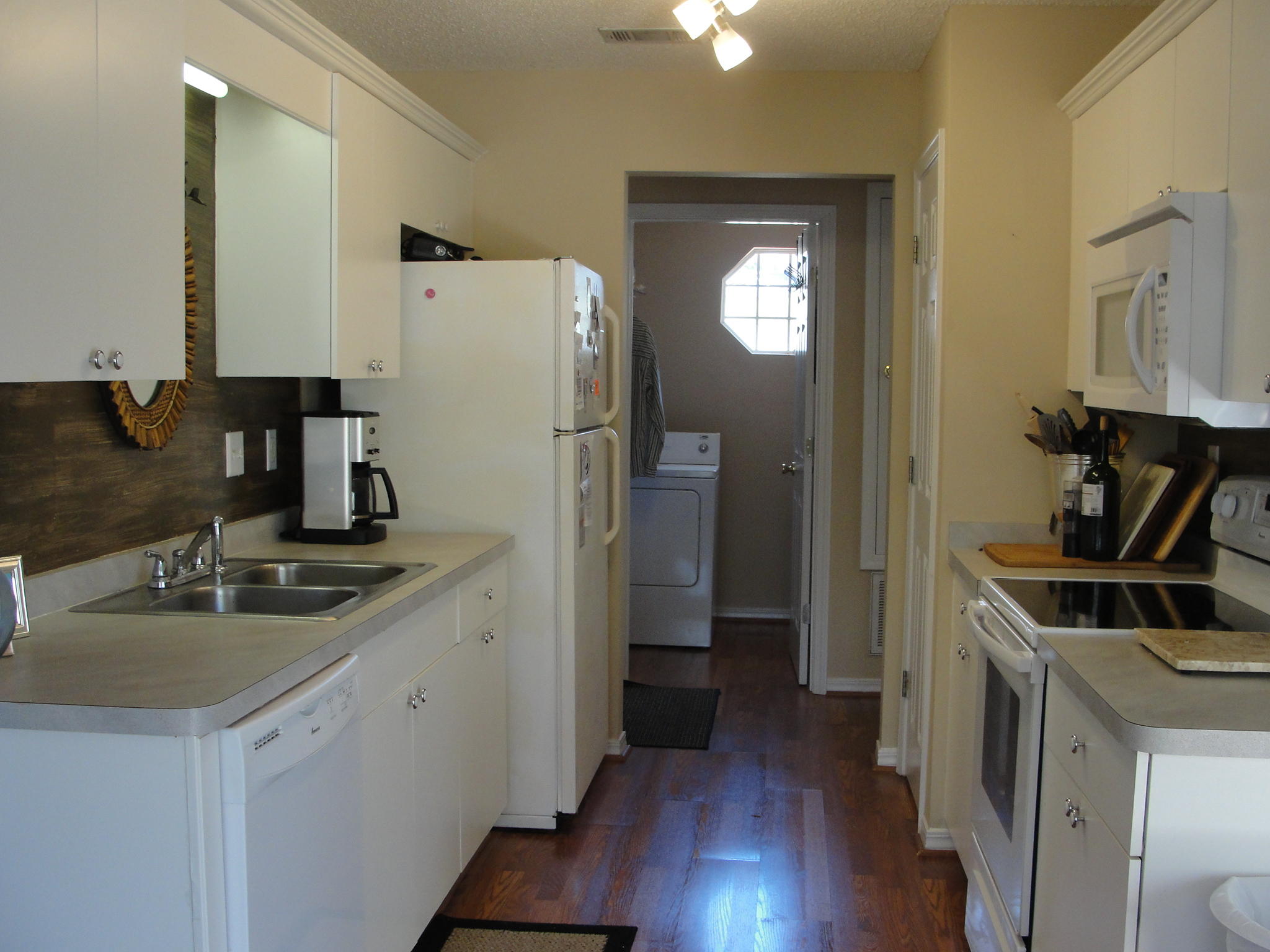 COUNTRYVIEW ESTATES 7TH ADDN - Residential Lease