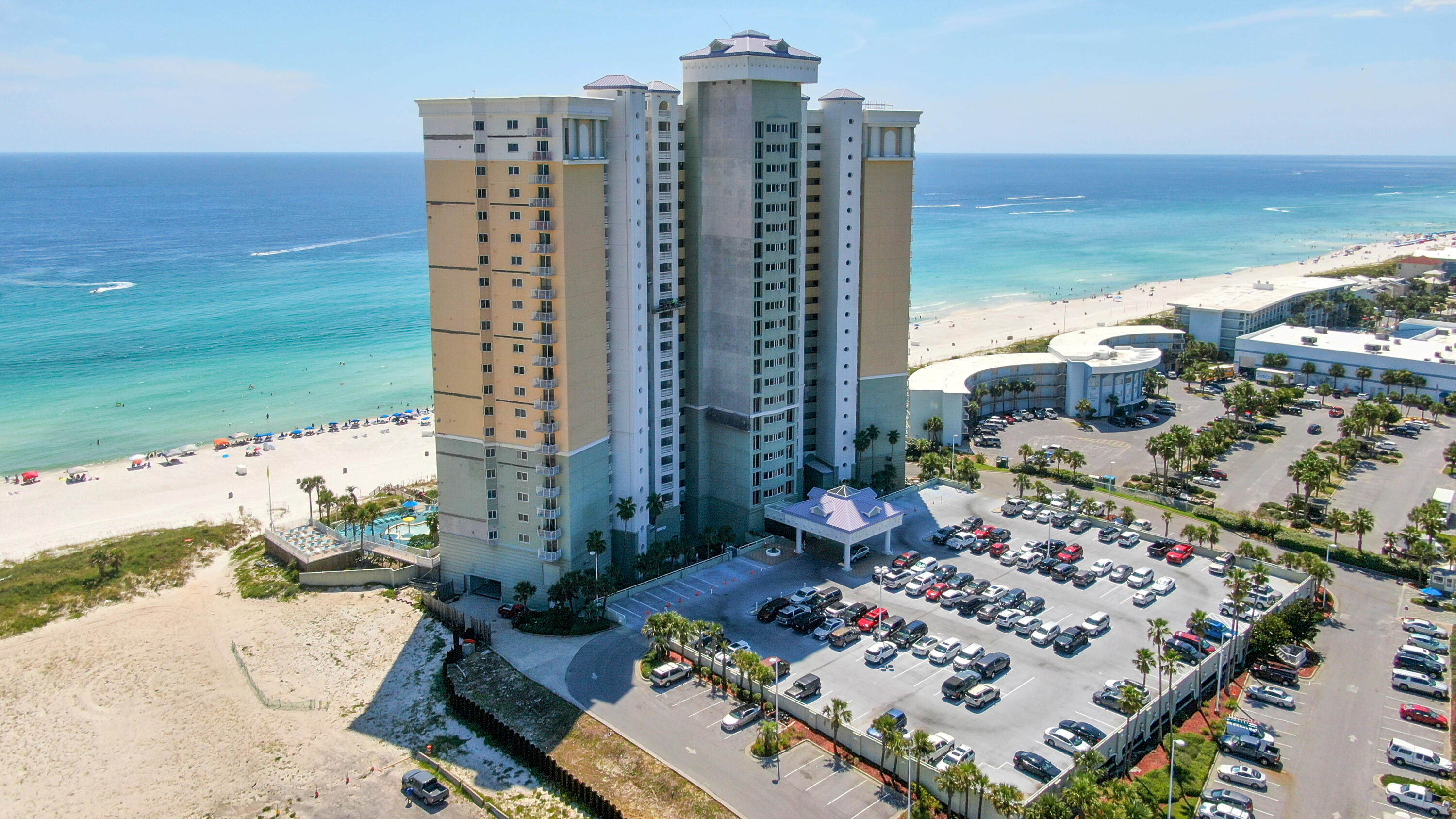 ***CURRENTLY UNDER CONTRACT, SELLER WILL CONSIDER BACKUP OFFERS**This 1 bedroom with a bunk area is located in an ideal location of the complex in the middle of the building on the 6th floor. The unit has tile throughout and is a great for short term rentals. Can sleep 6. Boardwalk offers a large pool and splash pad for the kids. Also there is a snack and bar located beachside by the pool.