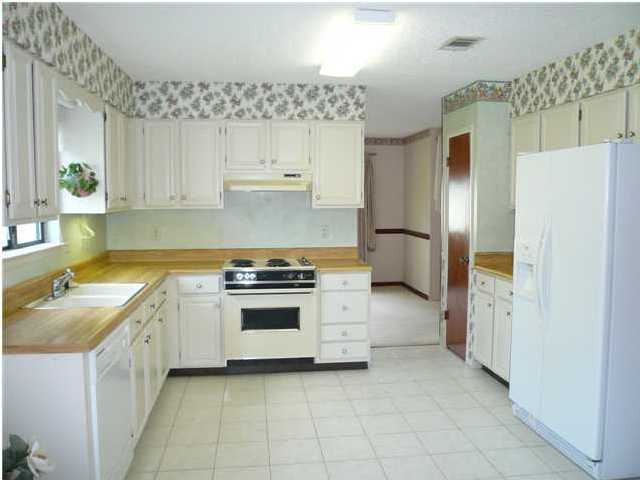 PINEWOOD ESTATES - Residential Lease