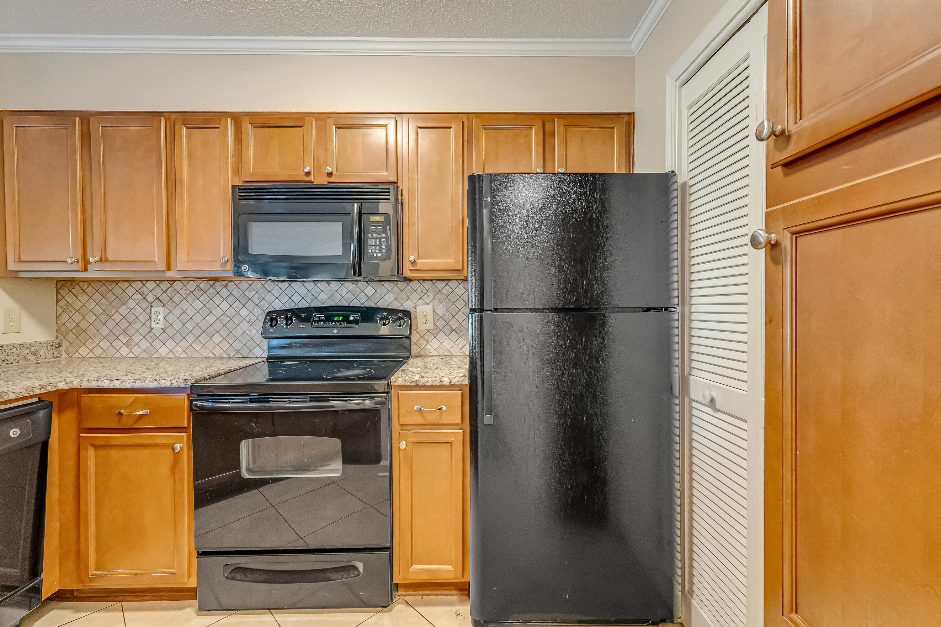 LAKESIDE CONDO AT BLUEWATER BAY - Residential Lease