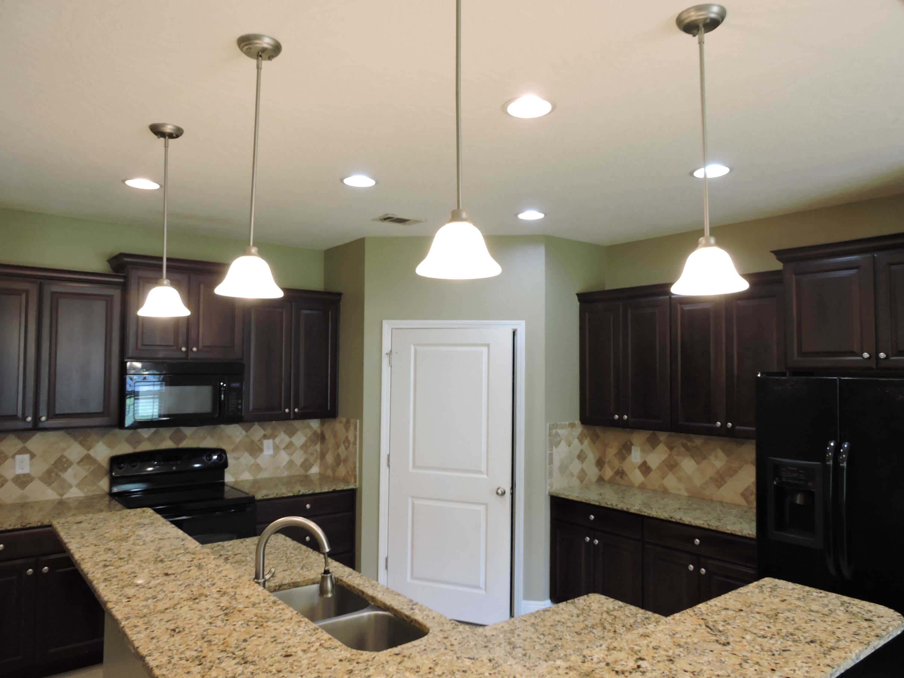 ASHTIN ESTATES - Residential Lease