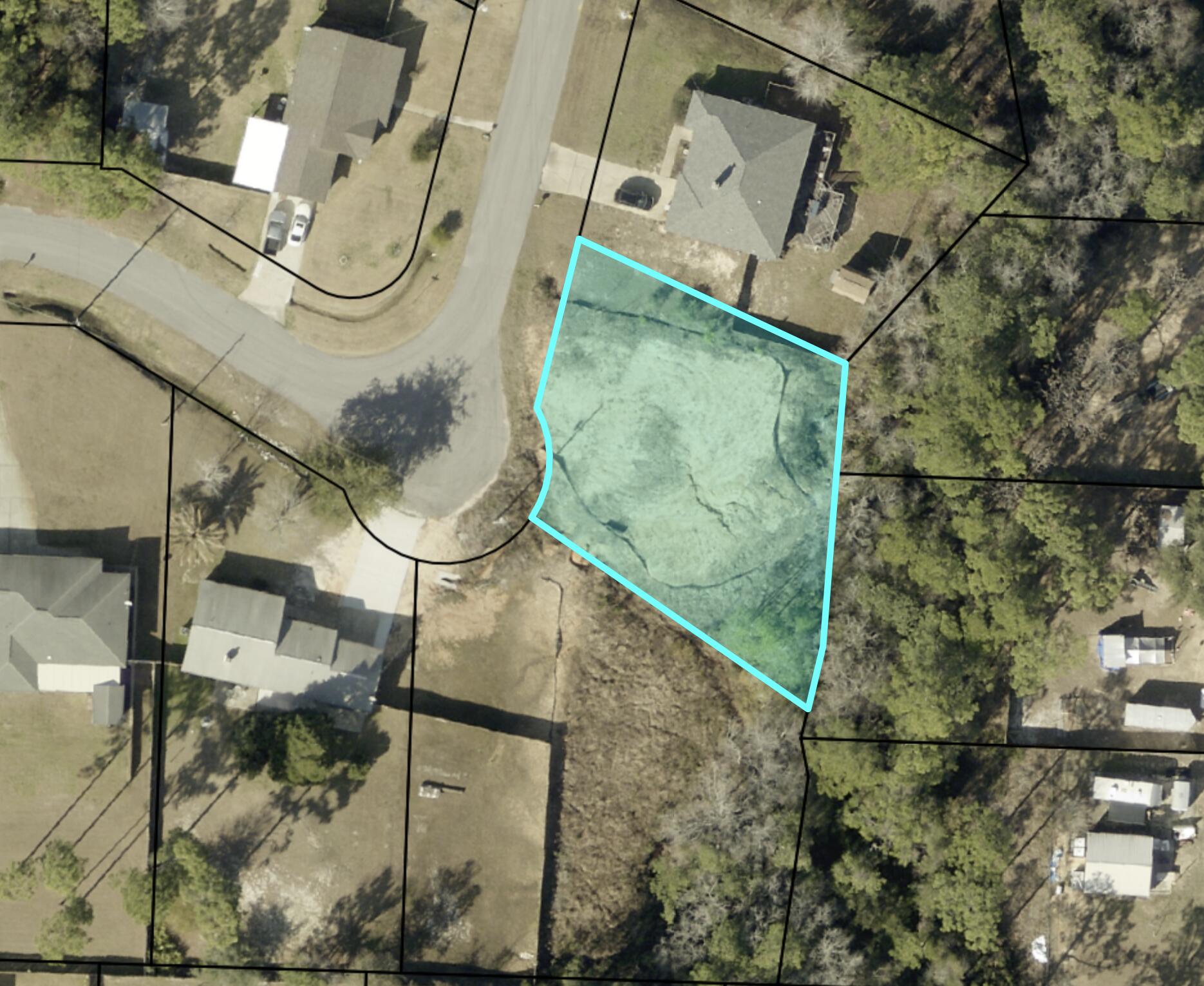 This large lot located in the popular Navarre community of East River Bay Estates will make the perfect location for your new home. Located in a quiet neighborhood,
you'll be able to enjoy the serenity of your surroundings while still being just a stone's throw away from the beach, shopping, restaurants and Hurlburt Field. No HOA and the seller will consider owner financing as well. Buyer to please verify all information contained herein and perform their own due diligence.