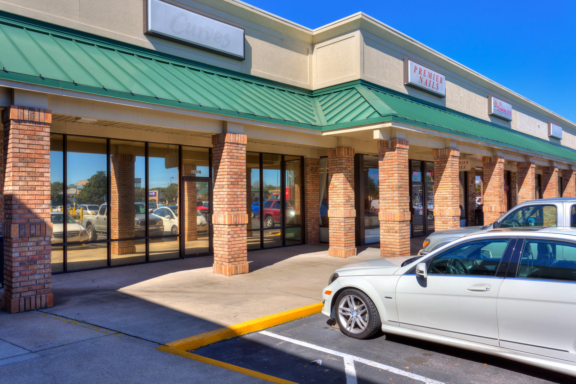 Great retail space at Choctaw Plaza with a good visibility and signage on Racetrack Rd. Completely open floor plan with two bathrooms. Other tenants at Choctaw Plaza include BBVA Compass Bank, Coldwell Banker, Big Lots, Dollar General, Rent-a-Center, Little Caesars, etc. Very competitive pricing at $10 base rent plus $2.5 CAM. Video tour is available here: http://emeraldcoastvirtualtours.com/clients/oxana-solovieva/choctaw-plaza/choctaw-plaza.html