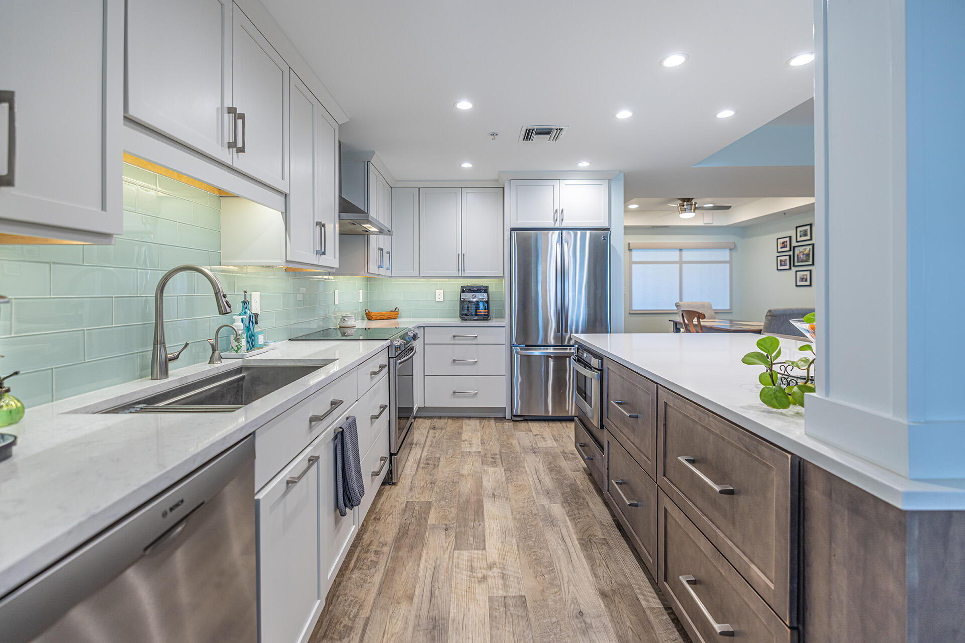 HOLIDAY ISLE TOWERS CONDO - Residential