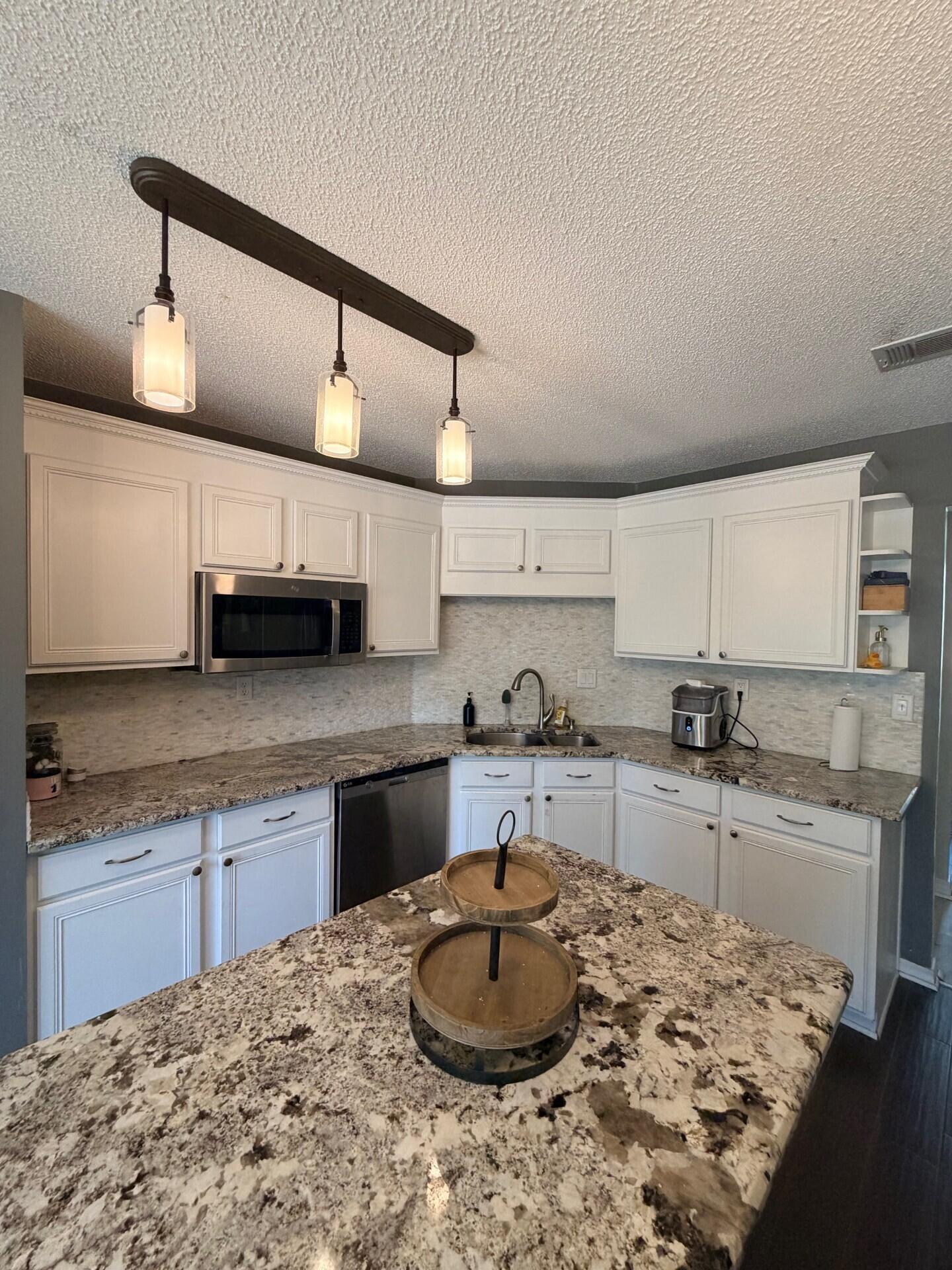 NORTHVIEW ESTATES 6TH ADDN - Residential Lease