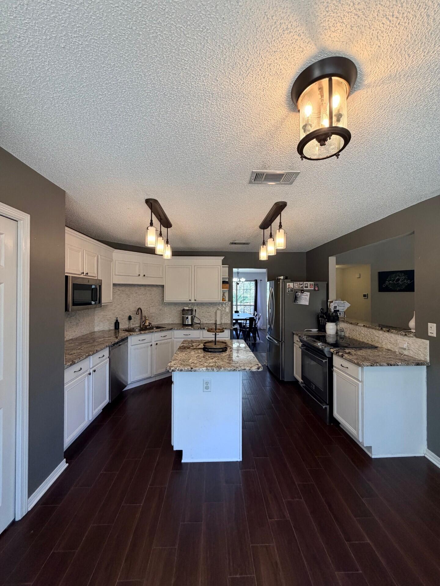 NORTHVIEW ESTATES 6TH ADDN - Residential Lease