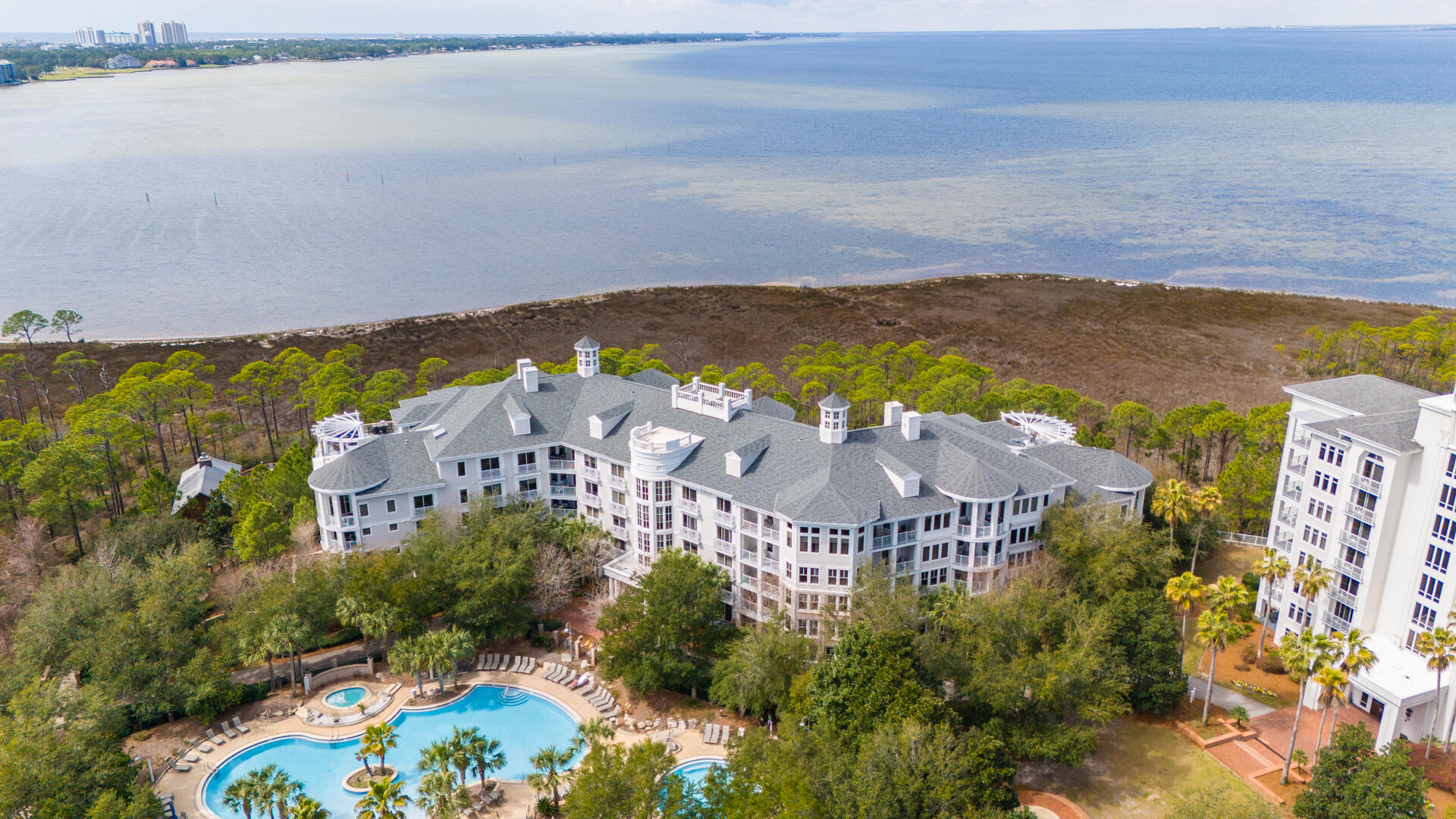 BAHIA CONDO - Residential