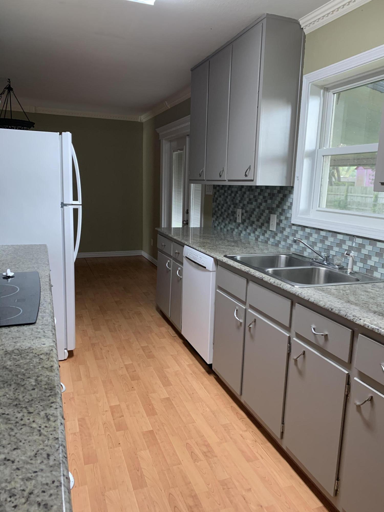 BAYSHORE PARK UNIT 3 - Residential Lease