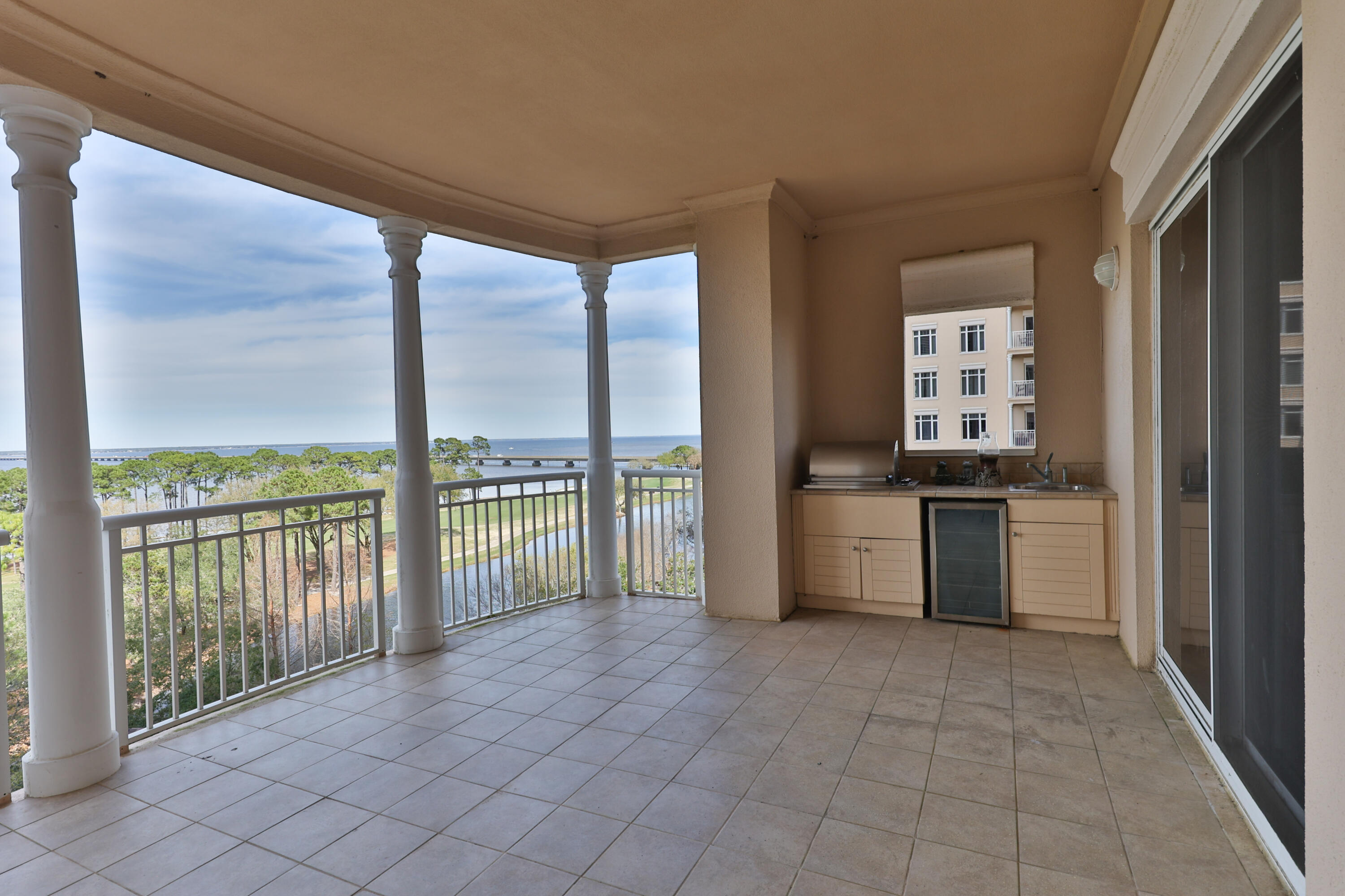 ONE WATER PLACE AT KELLY PLANTATION - Residential
