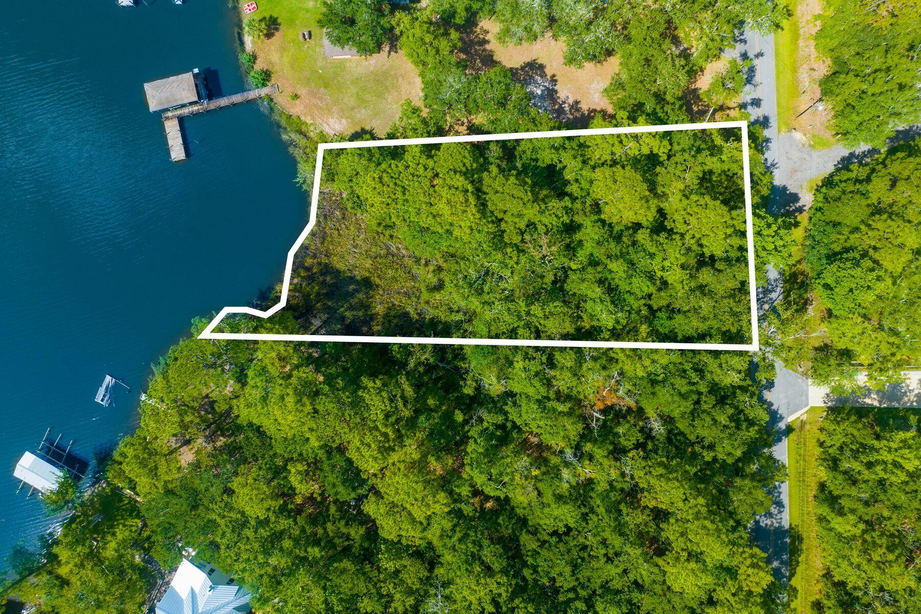 NO RECORDED SUBDIVISION - Land