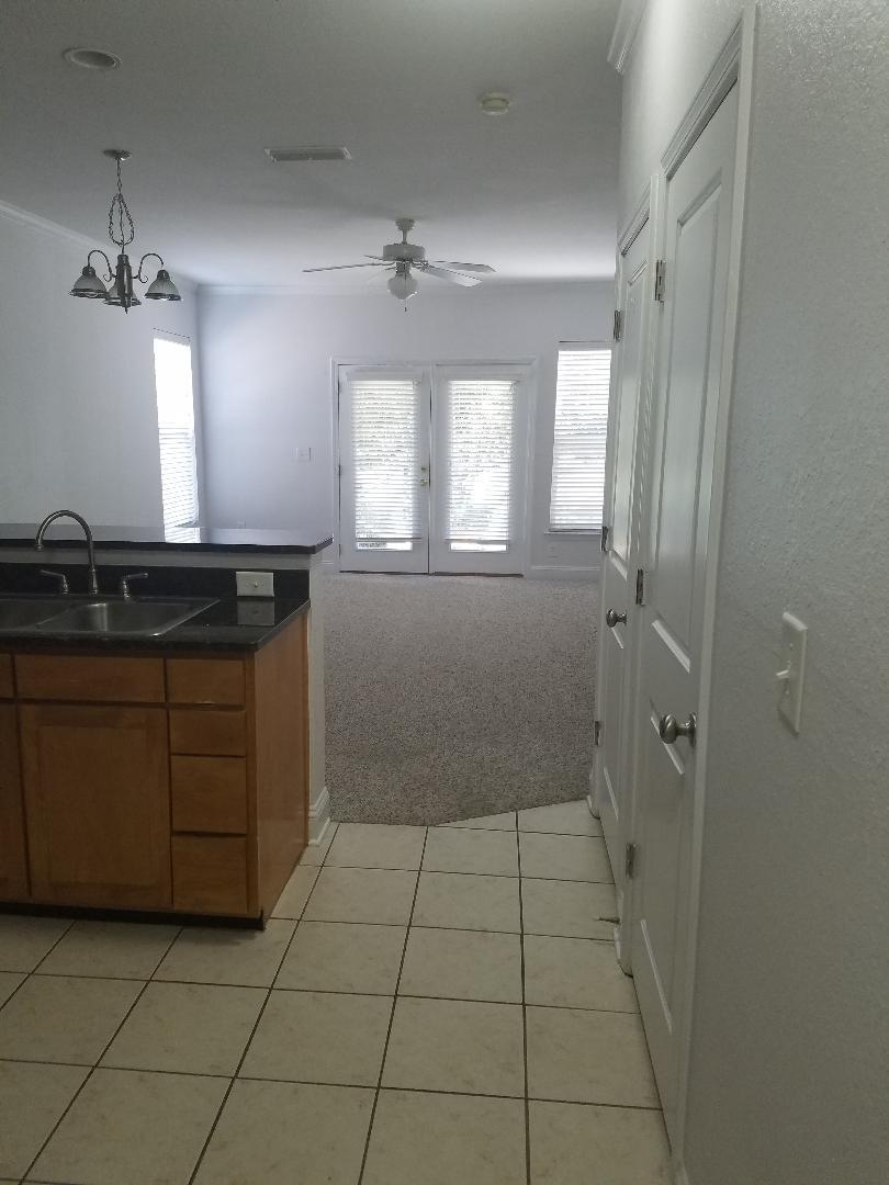 VERANDAS OF FREEPORT, THE - Residential Lease