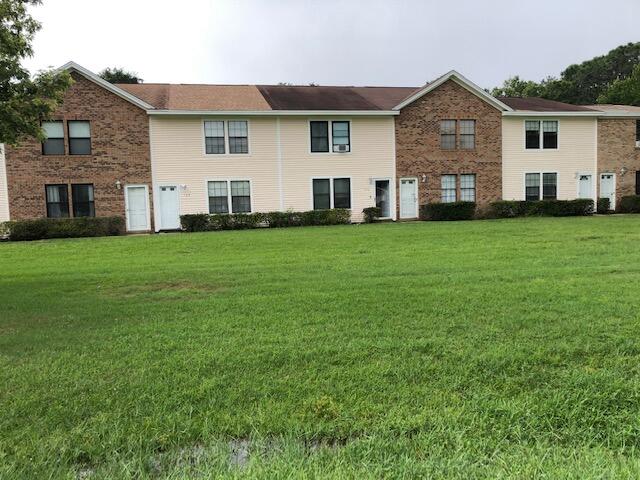 COUNTRY VILLAS - Residential Lease