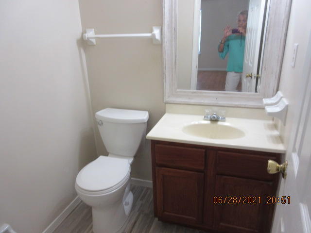 COUNTRY VILLAS - Residential Lease