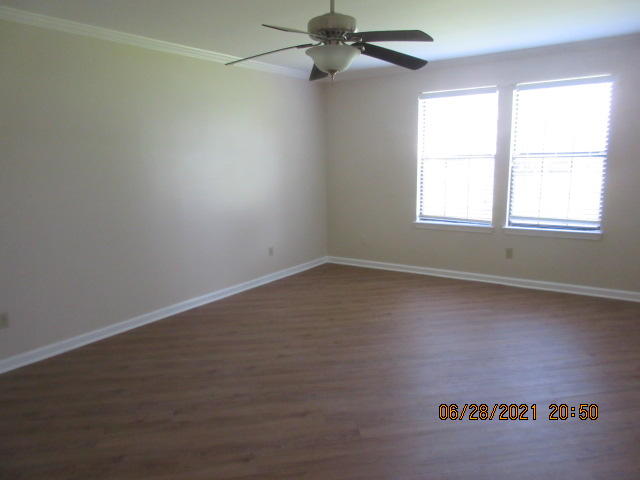 COUNTRY VILLAS - Residential Lease