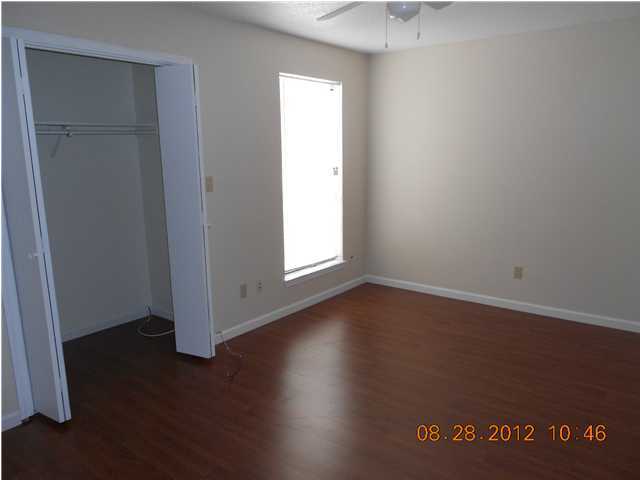 COUNTRY VILLAS - Residential Lease