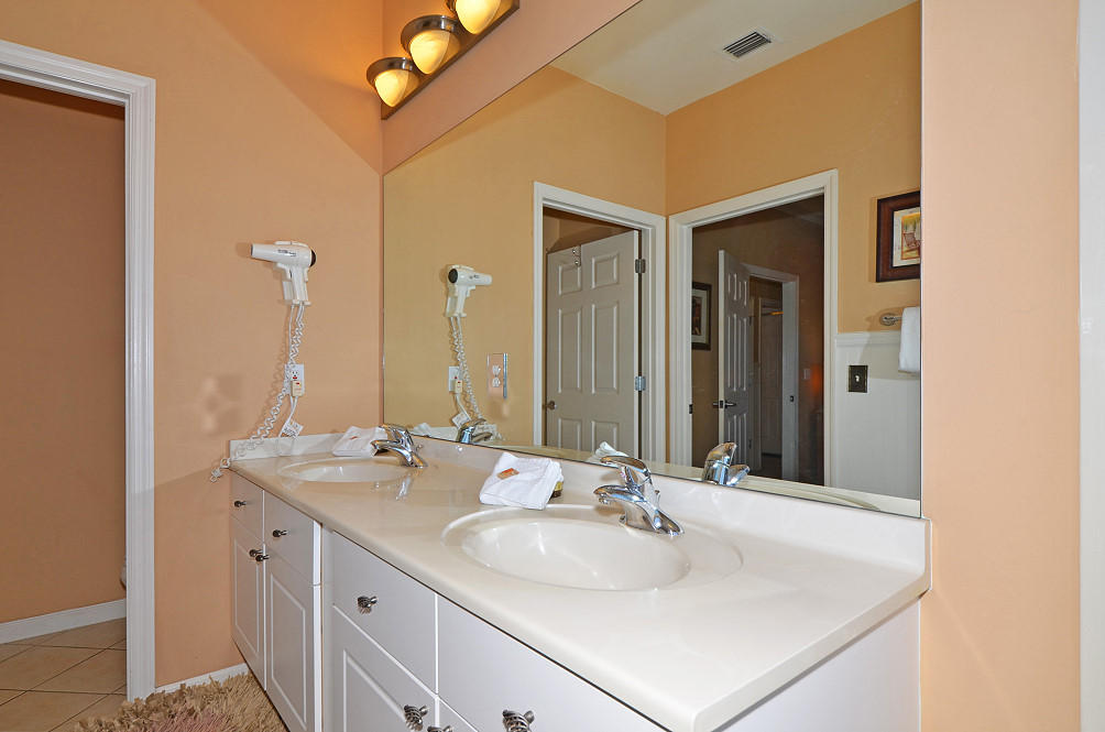 EMERALD WATERS CONDO - Residential