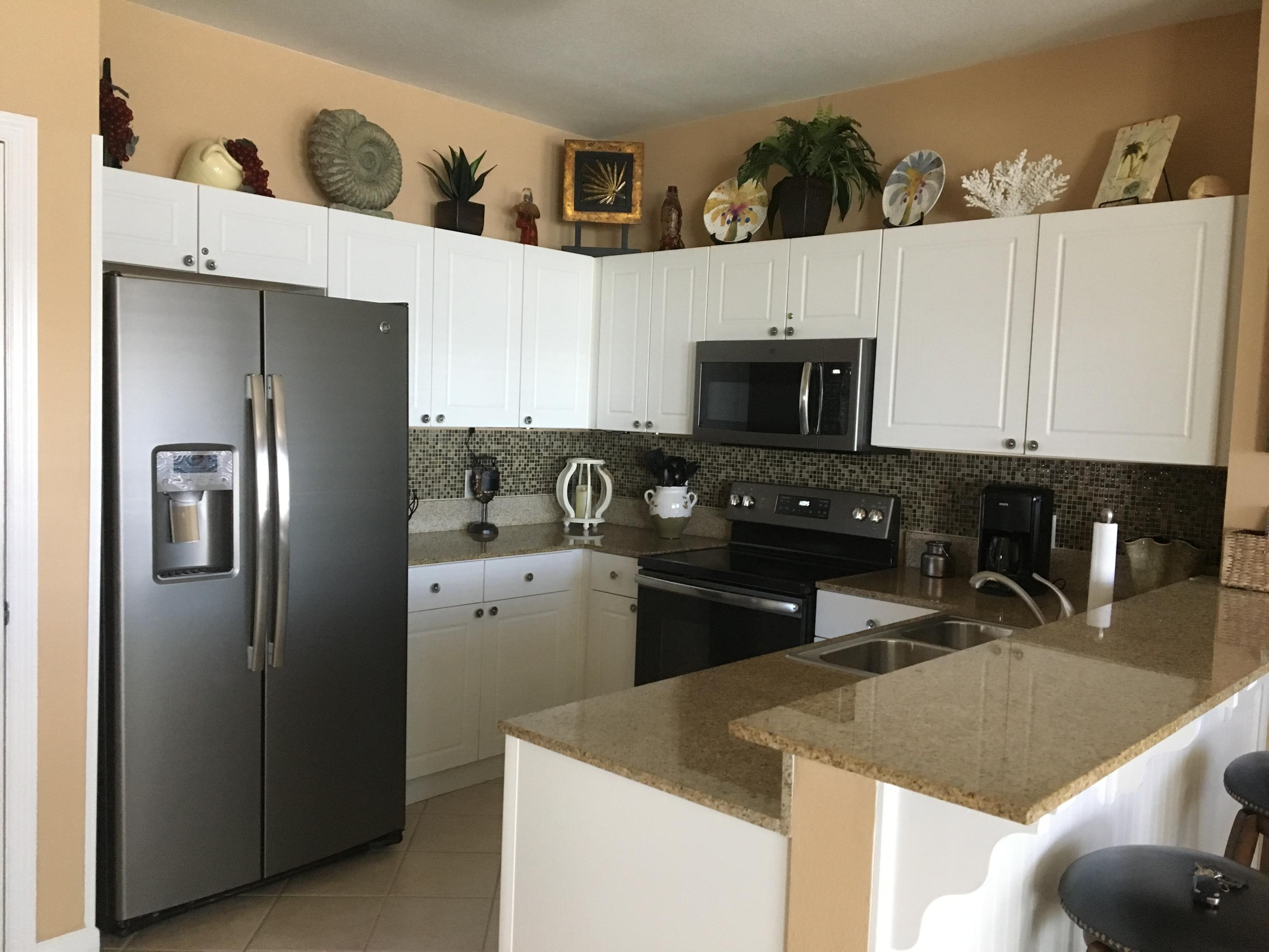 EMERALD WATERS CONDO - Residential