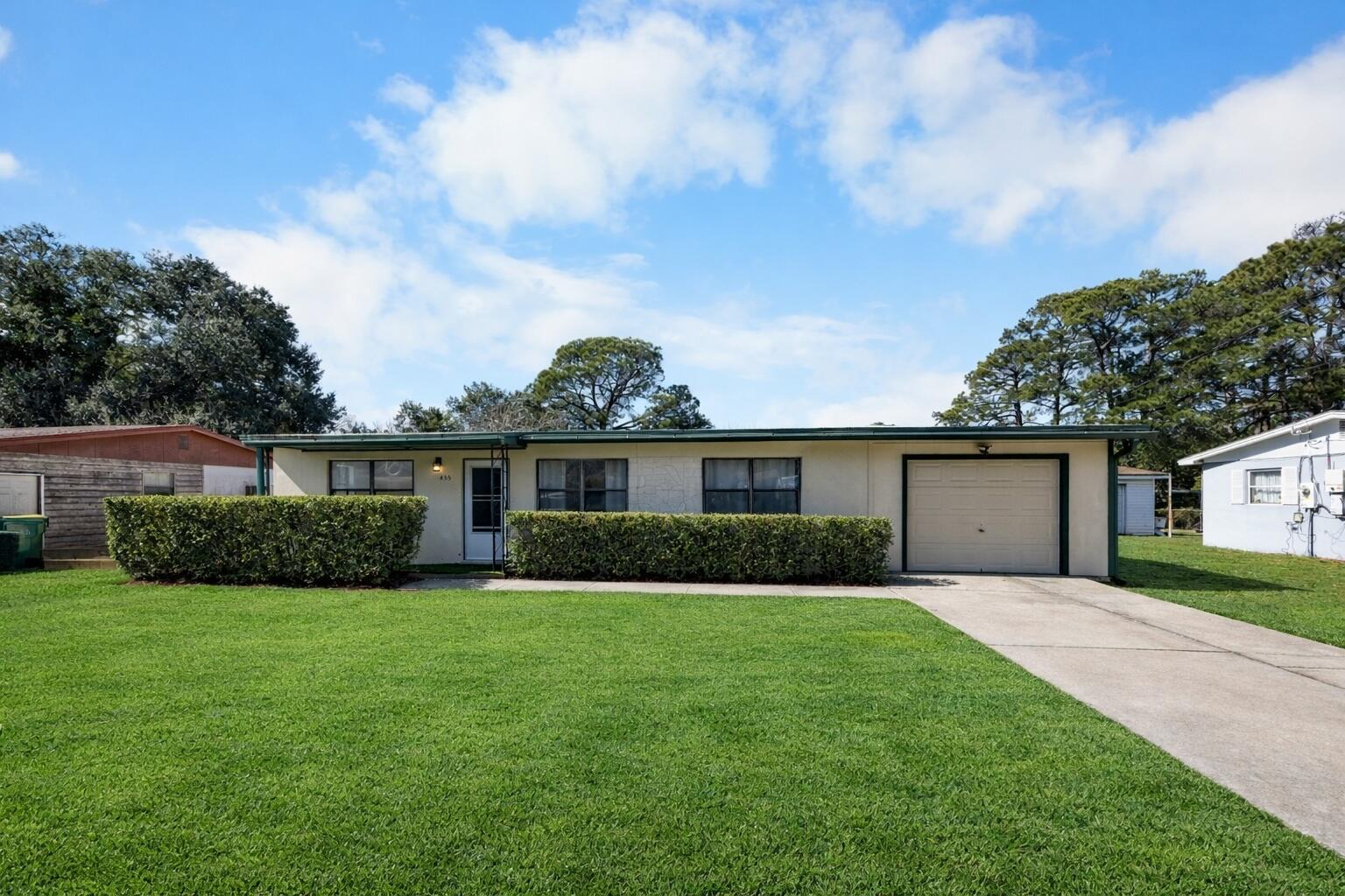 Centrally located and just minutes from HURLBURT FIELD and EGLIN AFB, this 3 bedroom, 2 bath home offers 1,224 sq ft with a desirable SPLIT FLOORPLAN and 1-car garage. The interior has been FRESHLY PAINTED and features comfortable carpeted living areas with vinyl flooring in the kitchen. The kitchen includes STAINLESS STEEL APPLIANCES, a PANTRY, and DISHWASHER, making daily living easy and functional. Washer and dryer HOOKUPS are available. Step outside to a FULLY FENCED BACKYARD, perfect for relaxing or pets.
Rent is $1,800 per month with a $1,800 security deposit. Pets allowed with approval.