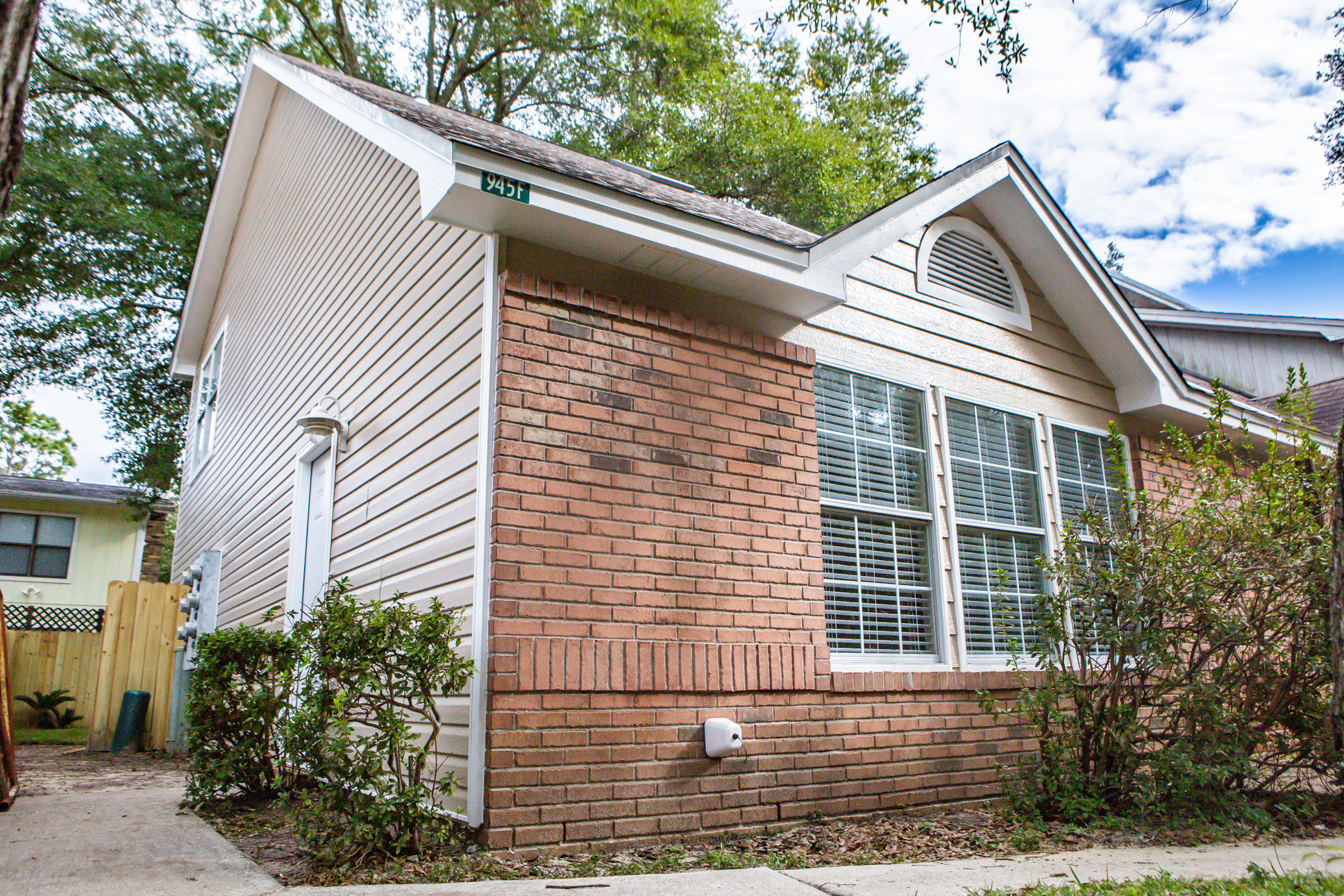 CUTE, NEWLY REMODELED 3 BD 2 BA TOWNHOME! NEW STAINLESS STEEL APPLIANCES IN KITCHEN & FIXTURES THROUGHOUT THE HOUSE. FENCED IN BACK YARD! MUST SEE!